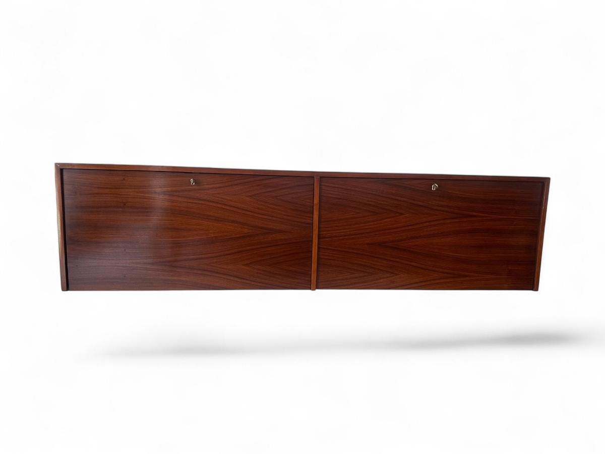 Sudamericano Credenza galleggiante moderna brasiliana in legno duro, Carlo Hauner, anni '50 in vendita