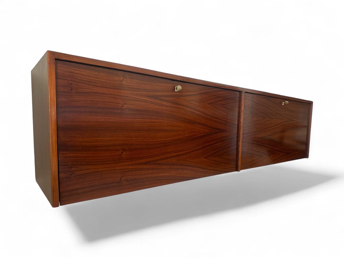 Dipinto a mano Credenza galleggiante moderna brasiliana in legno duro, Carlo Hauner, anni '50 in vendita