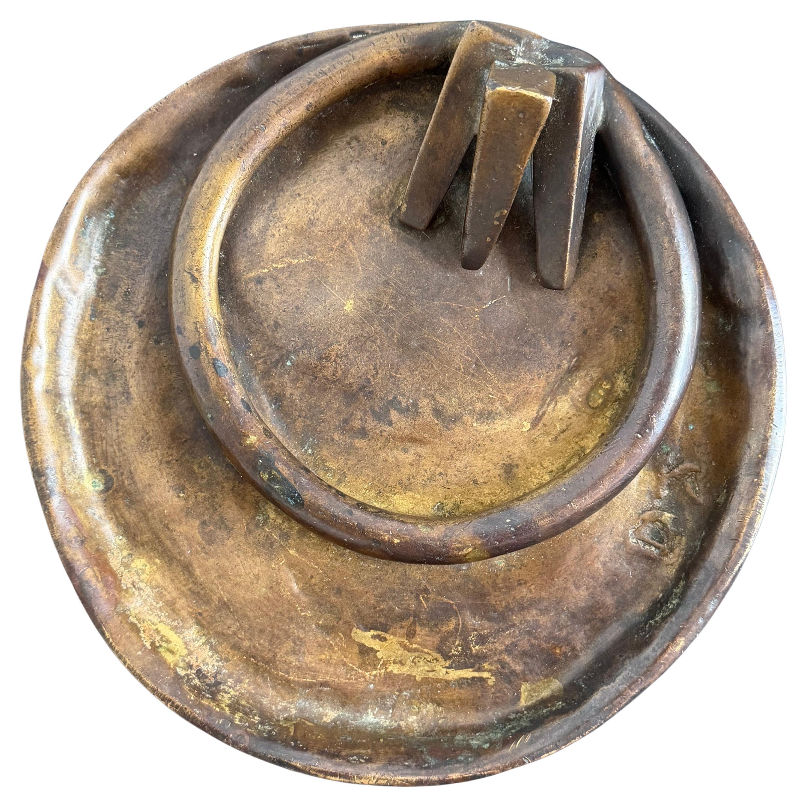 Posacenere o portacenere moderno brasiliano in bronzo realizzato a mano in Studio A, firmato DS in vendita