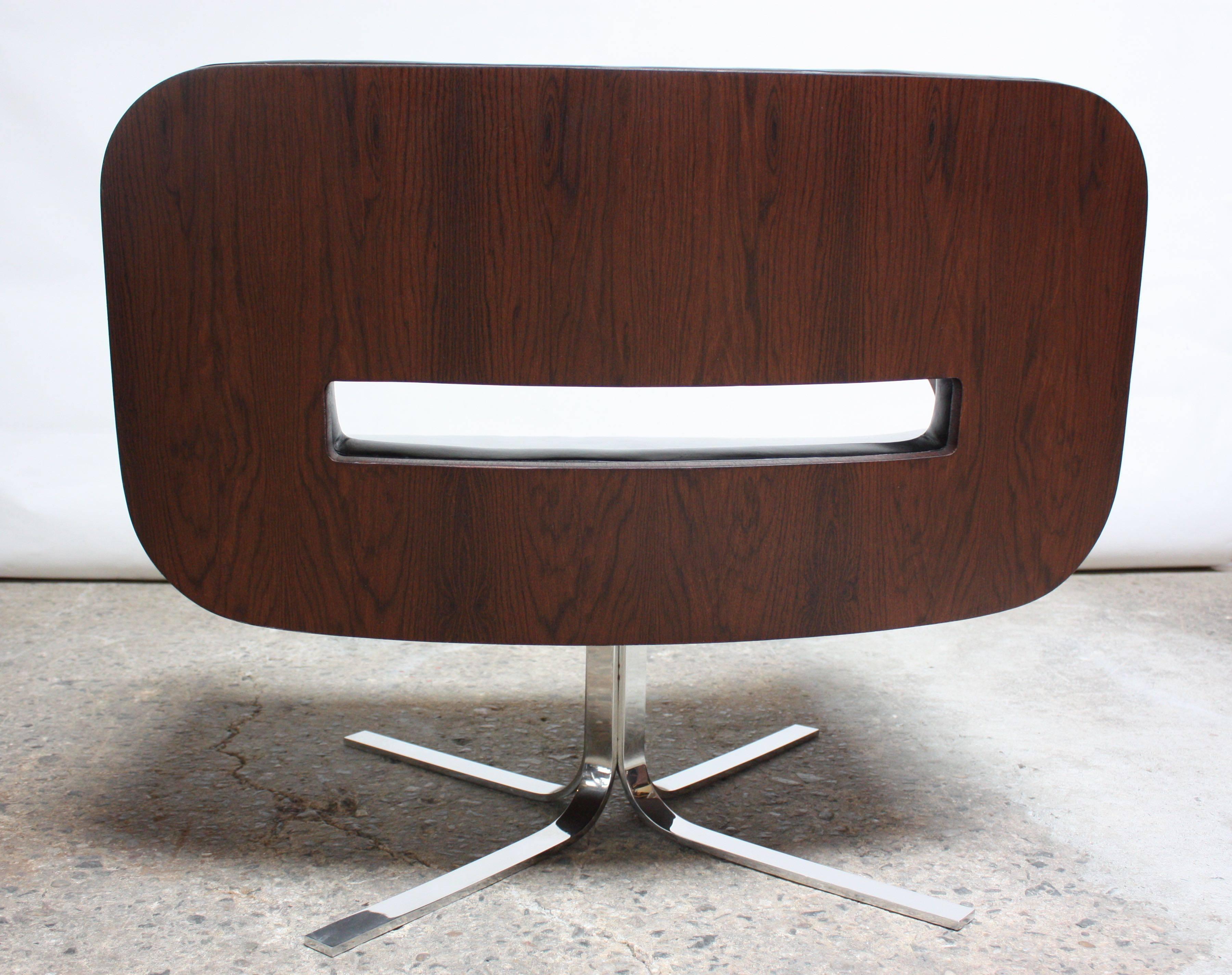 Brazilian Modern Jacaranda and Leather Swiveling Lounge Chair by Jorge Zalszupin 4
