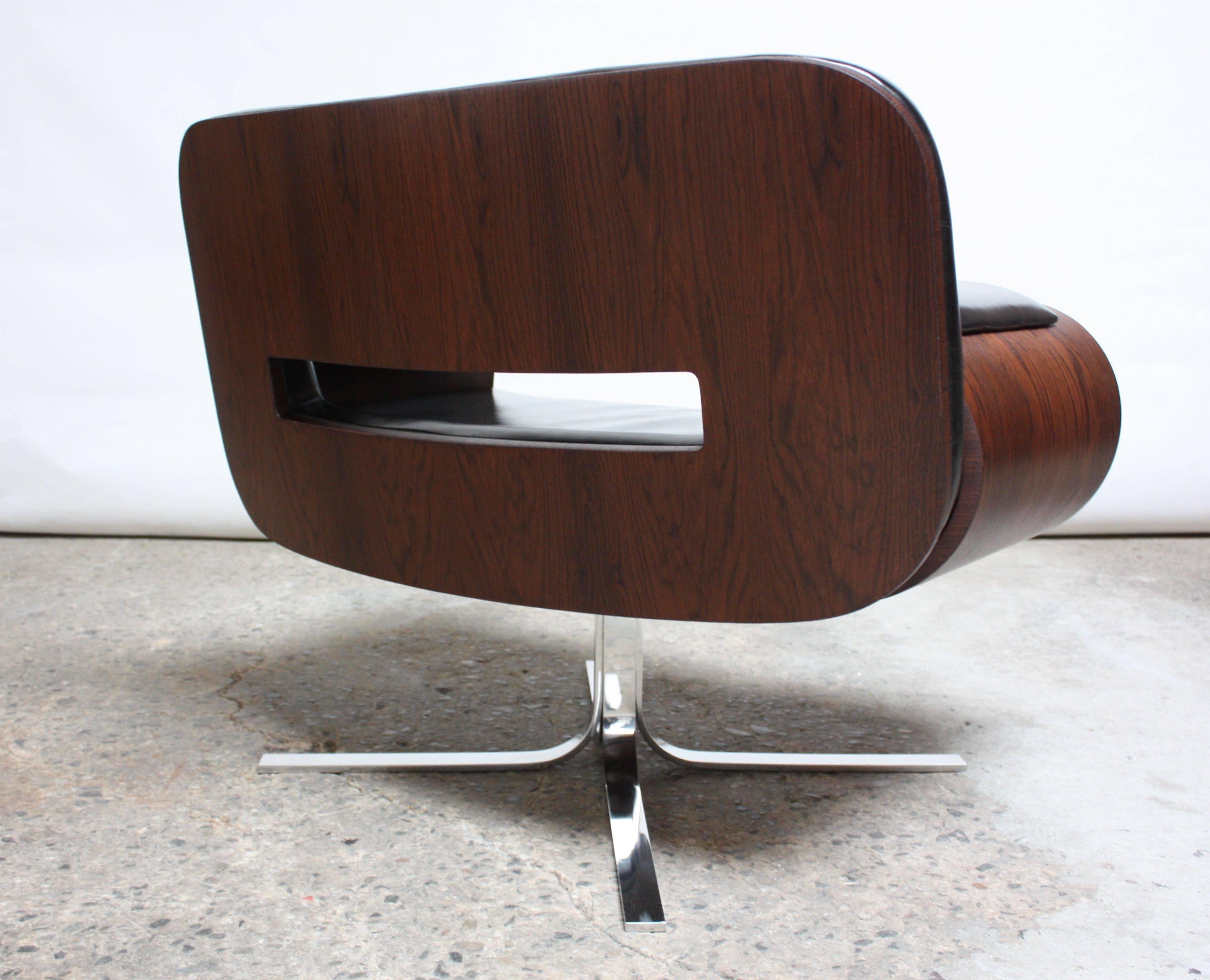 Brazilian Modern Jacaranda and Leather Swiveling Lounge Chair by Jorge Zalszupin 5