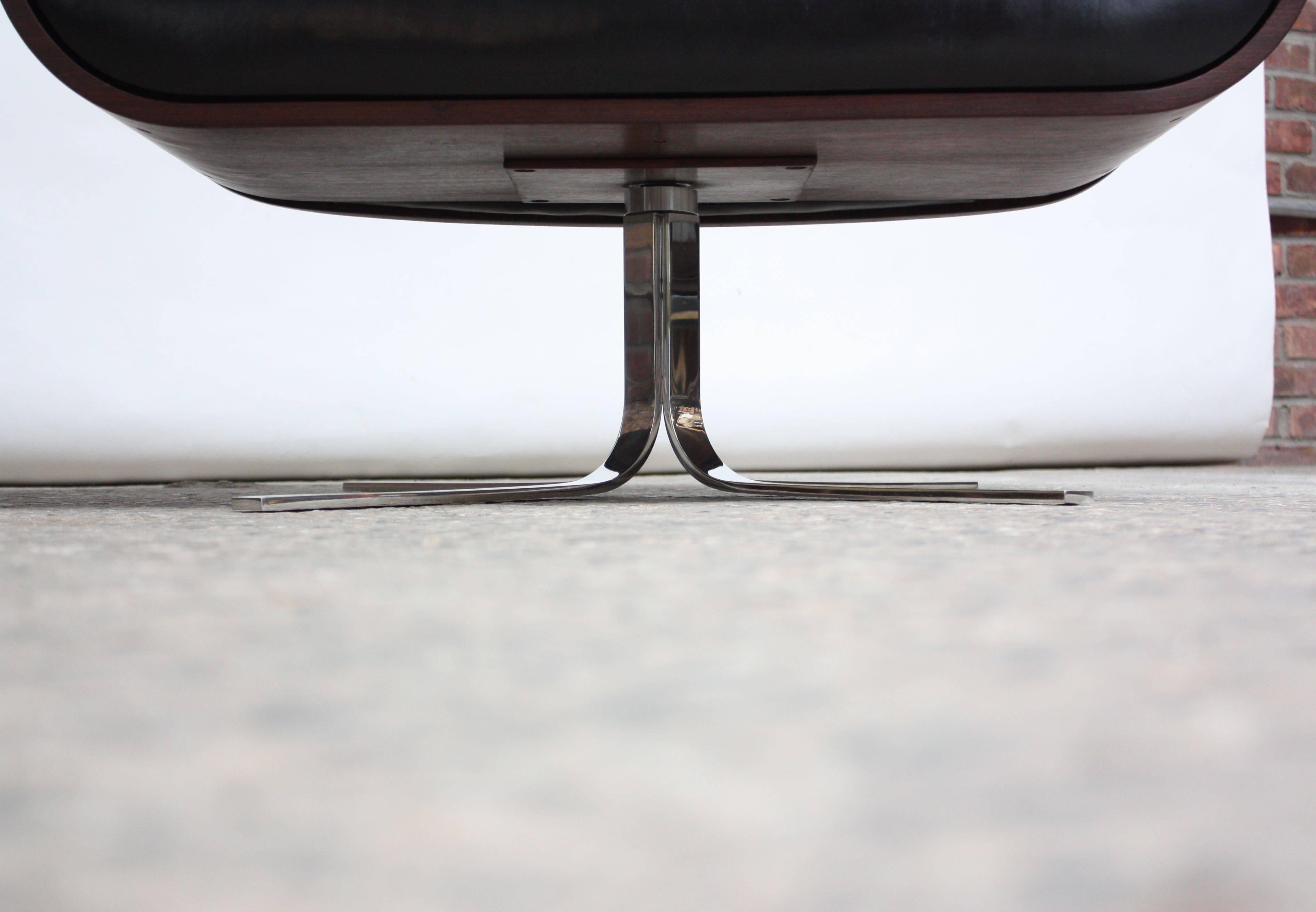 Brazilian Modern Jacaranda and Leather Swiveling Lounge Chair by Jorge Zalszupin 14