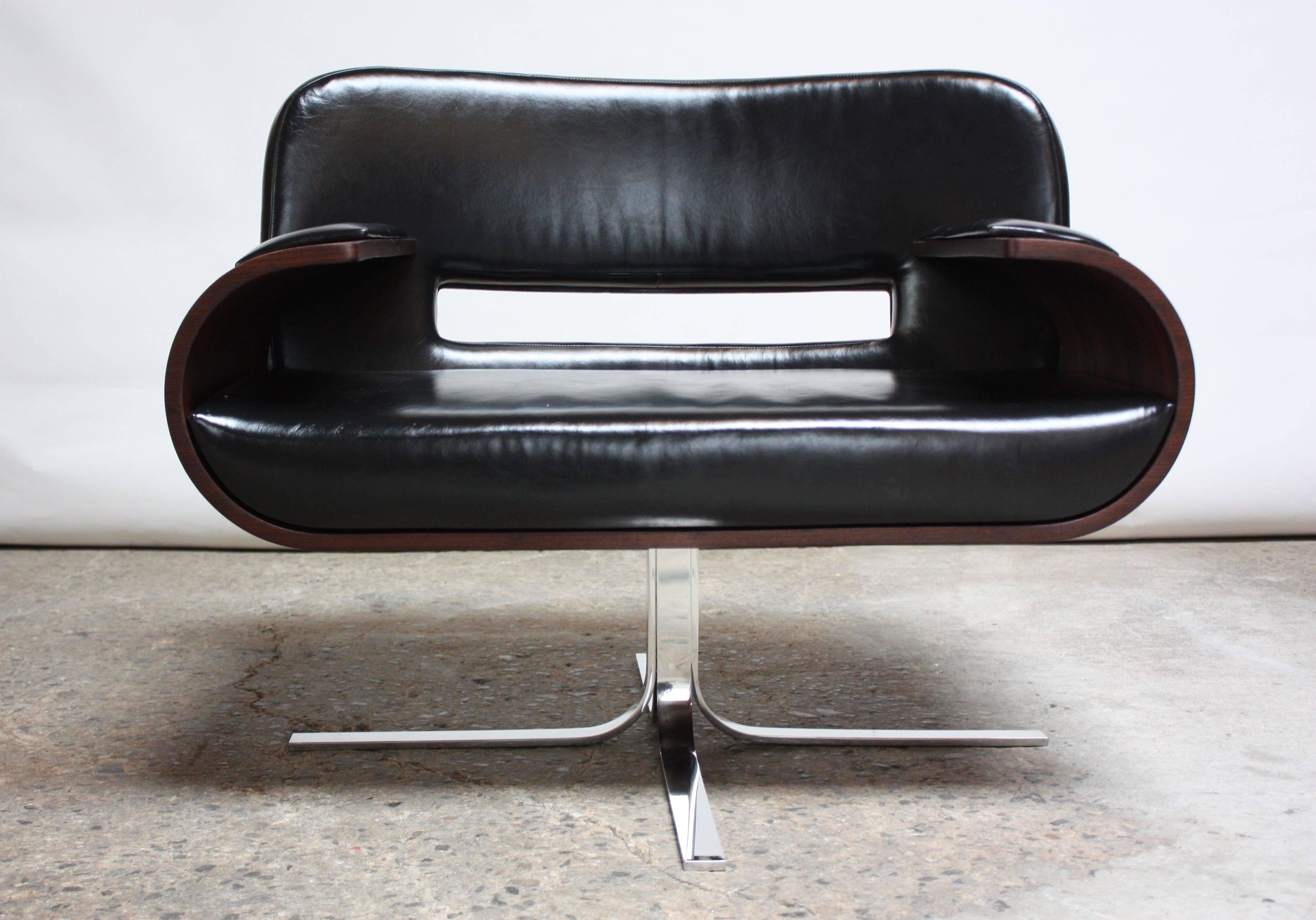 Brazilian Modern Jacaranda and Leather Swiveling Lounge Chair by Jorge Zalszupin In Excellent Condition In Brooklyn, NY