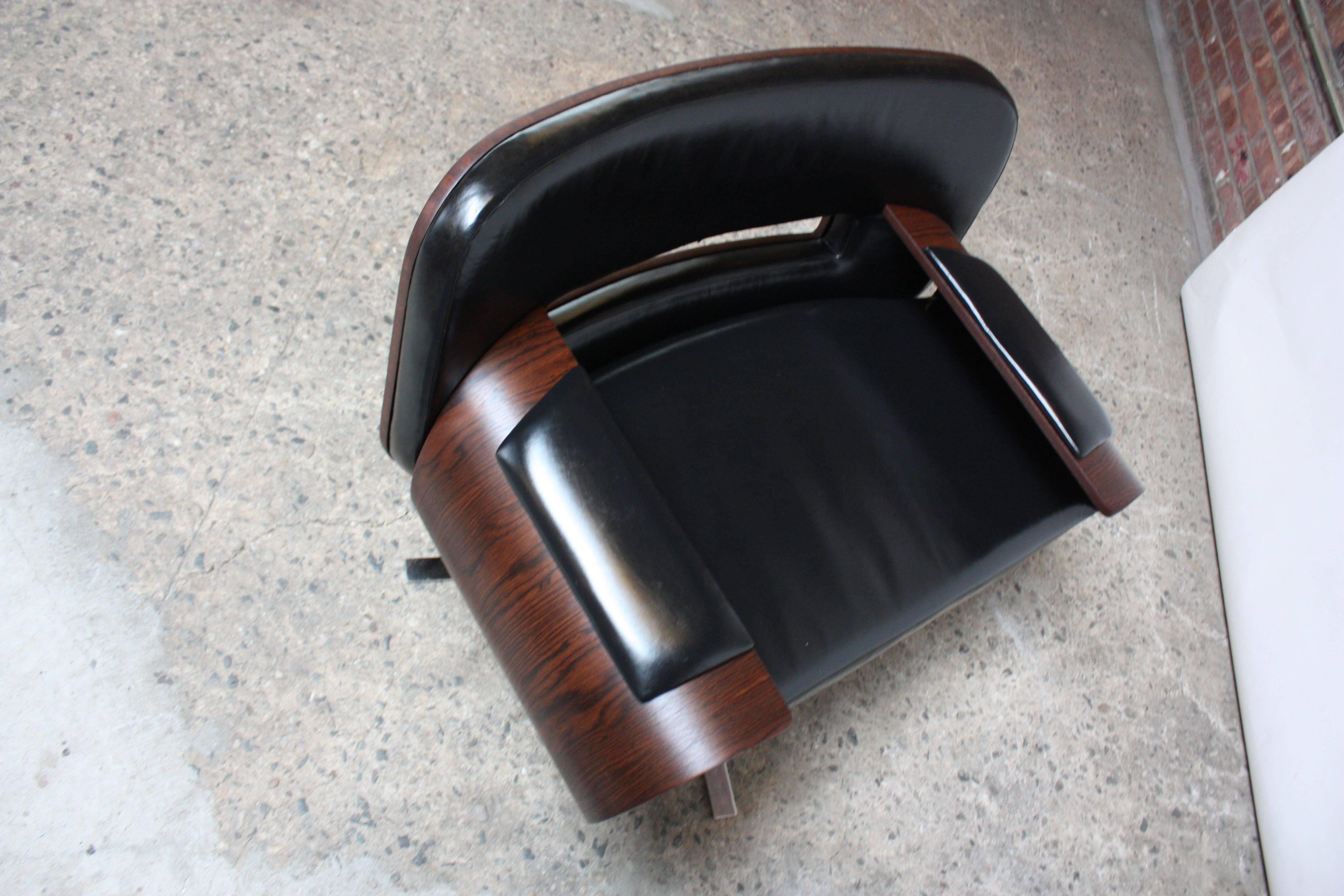 Brazilian Modern Jacaranda and Leather Swiveling Lounge Chair by Jorge Zalszupin 2