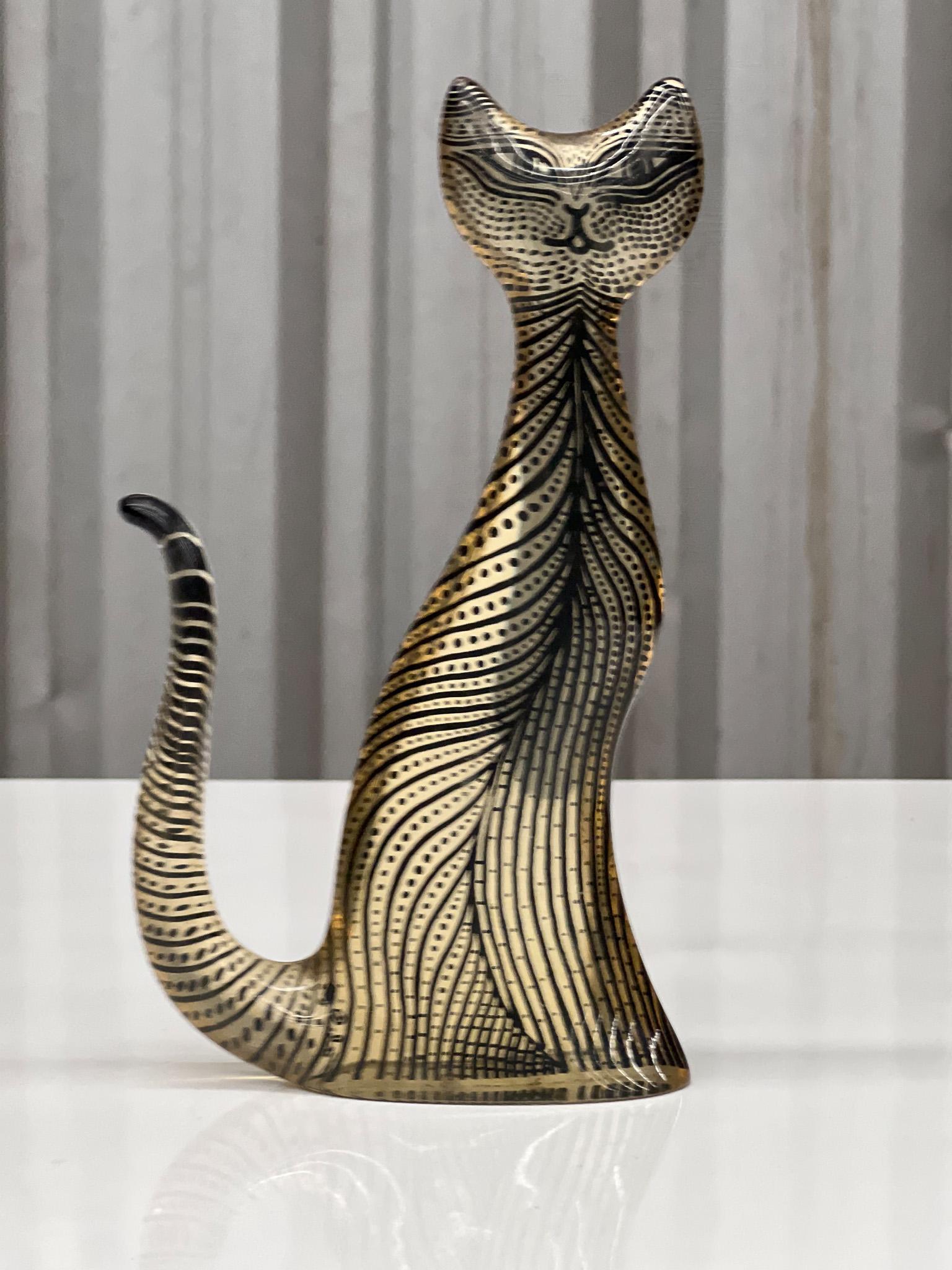 Mid-Century Modern Brazilian Modern Kinetic Sculpture of a Cat in Resin, Abraham Palatinik, 1960s For Sale