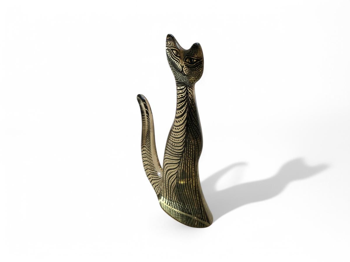 Brazilian Modern Kinetic Sculpture of a Cat in Resin, Abraham Palatinik, 1960s In Good Condition In New York, NY