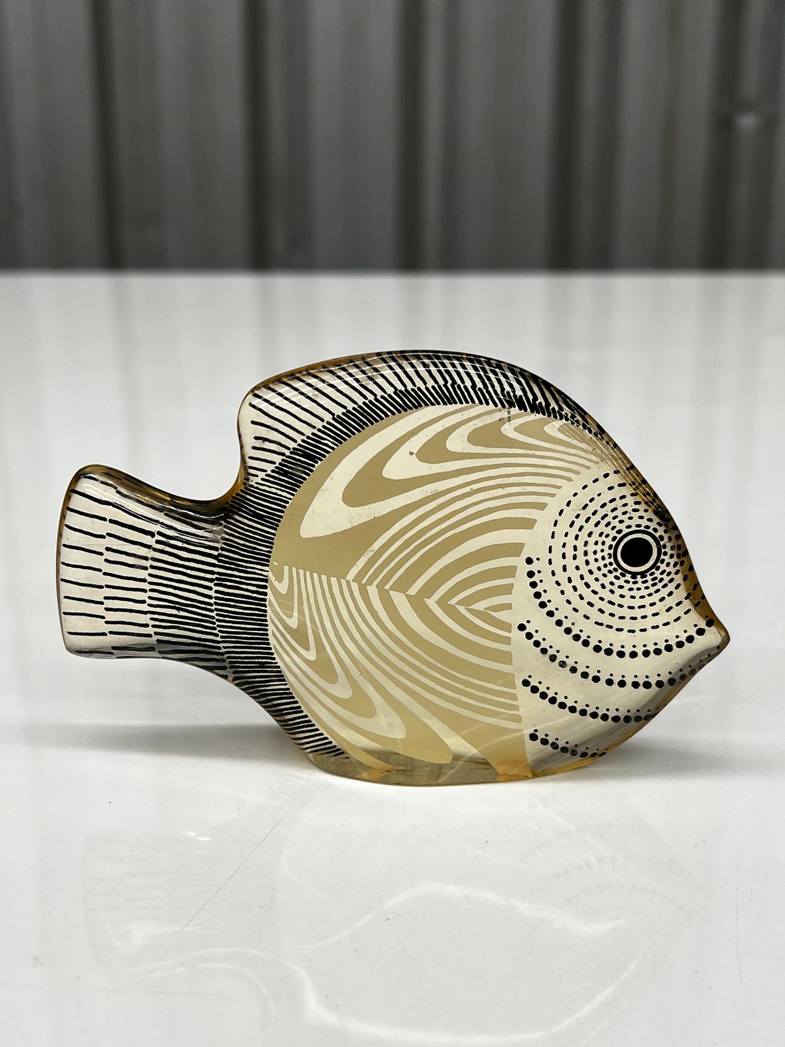 Hand-Crafted Brazilian Modern Kinetic Sculpture of a Fish in Resin,  Abraham Palatinik, 1960s For Sale