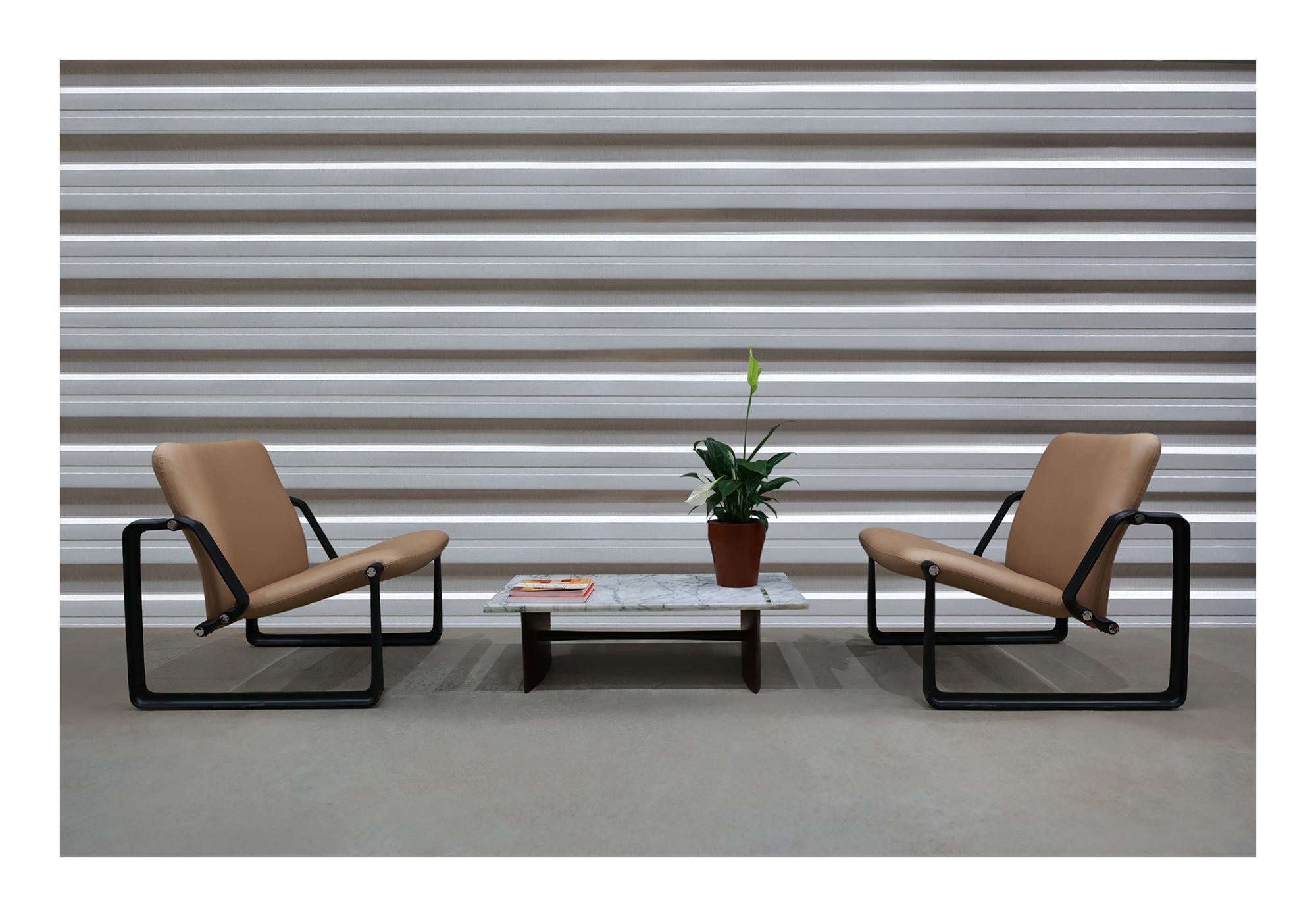 Mid-Century Modern Brazilian Modern “Lobby” armchairs by Jorge Zalszupin in metal and leather, 1970 For Sale