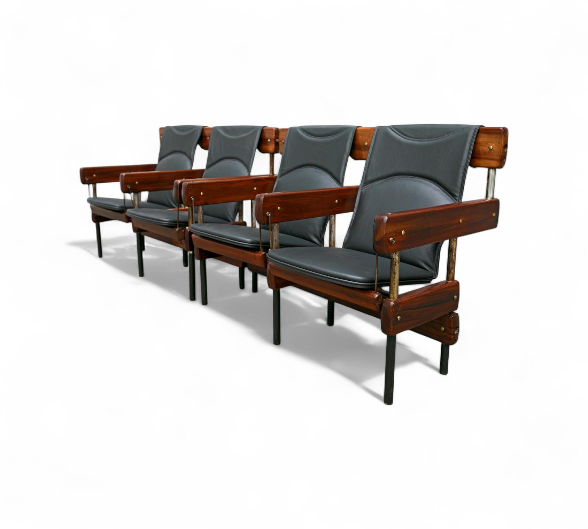Cuir Chaises d'auditorium modernes brésiliennes Longarina, Sergio Rodrigues, Brésil, 1965 en vente
