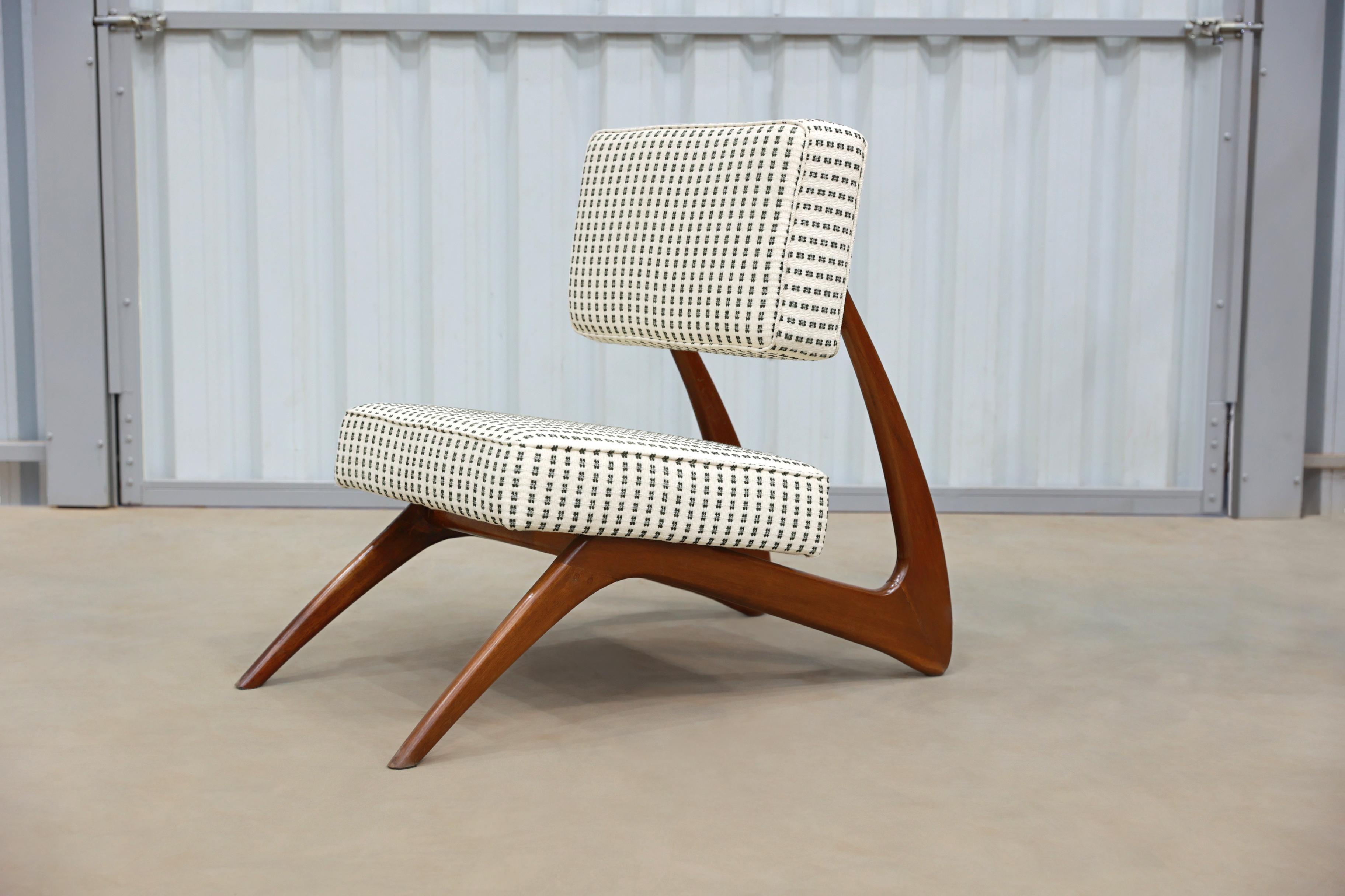 20th Century Brazilian Modern Lounge Chair in hardwood by Moveis Cimo, Brazil, 1950s For Sale