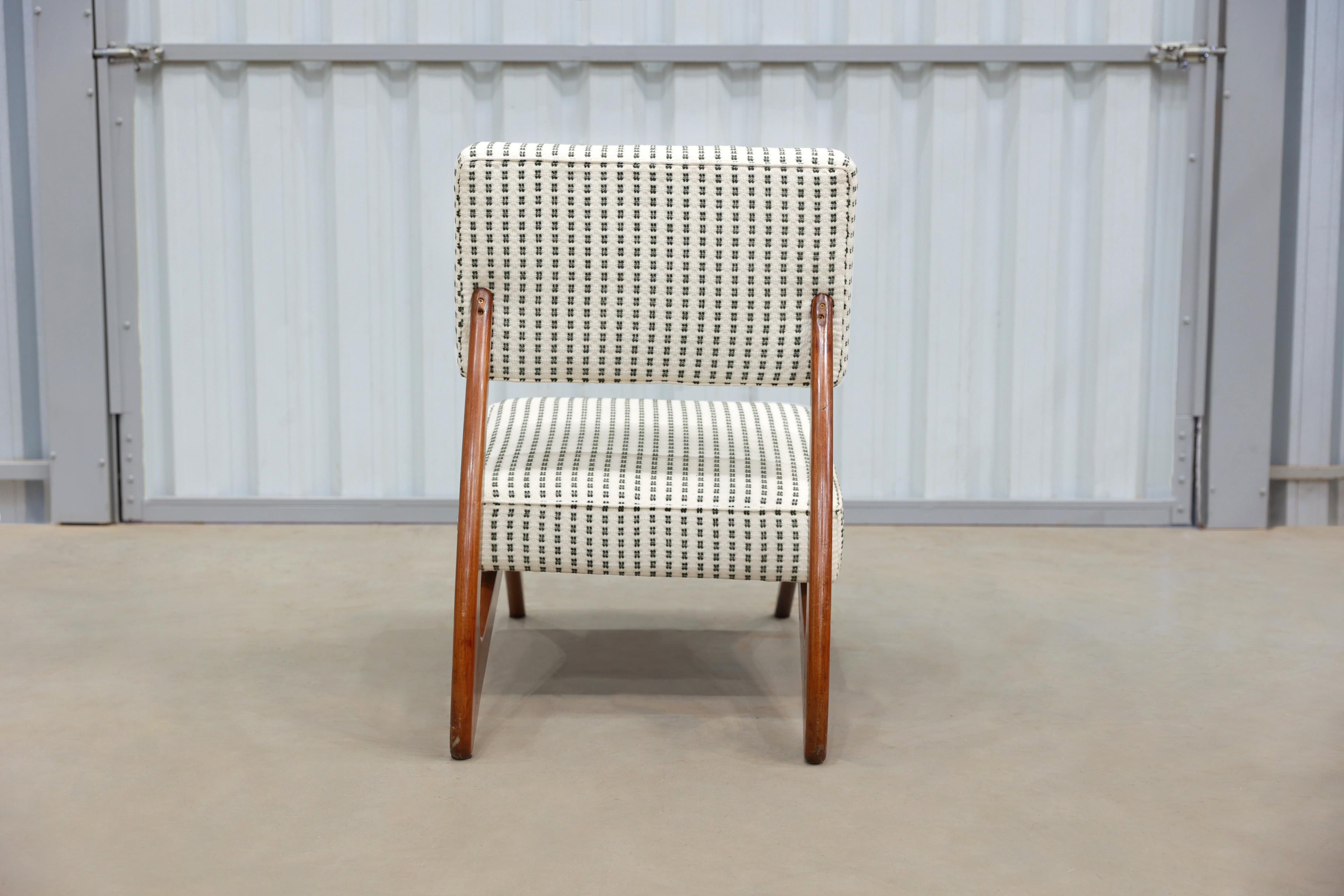Fabric Brazilian Modern Lounge Chair in hardwood by Moveis Cimo, Brazil, 1950s