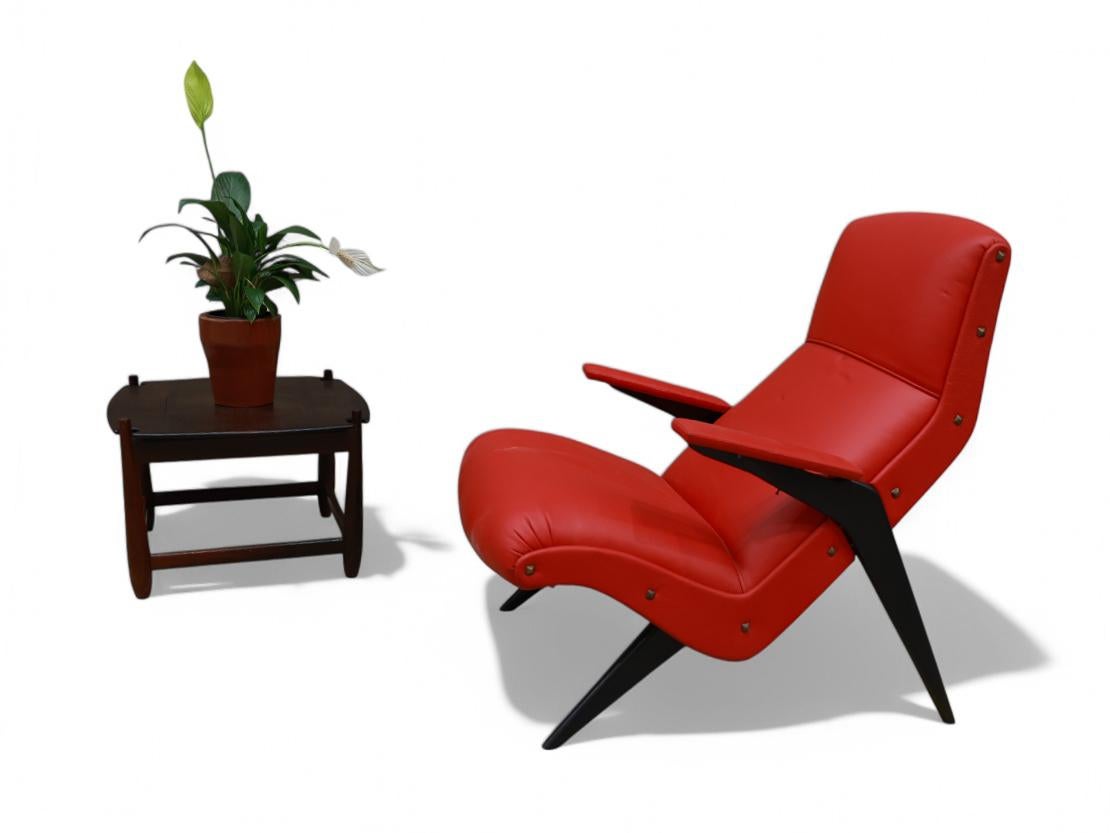 20ième siècle Chaise longue moderne brésilienne en bois dur et cuir, c. 1950s, unknown en vente