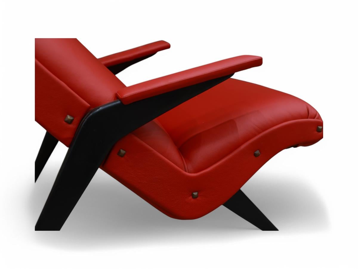 Cuir Chaise longue moderne brésilienne en bois dur et cuir, c. 1950s, unknown en vente