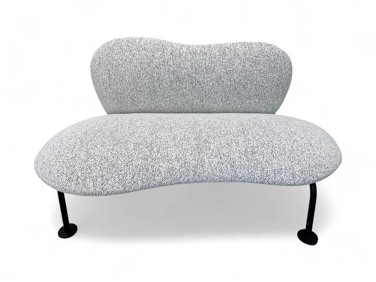 Loveseat Moderno Brasileño de Forma Orgánica en Hierro y Boucle Gris, c. 1950 Metal en venta