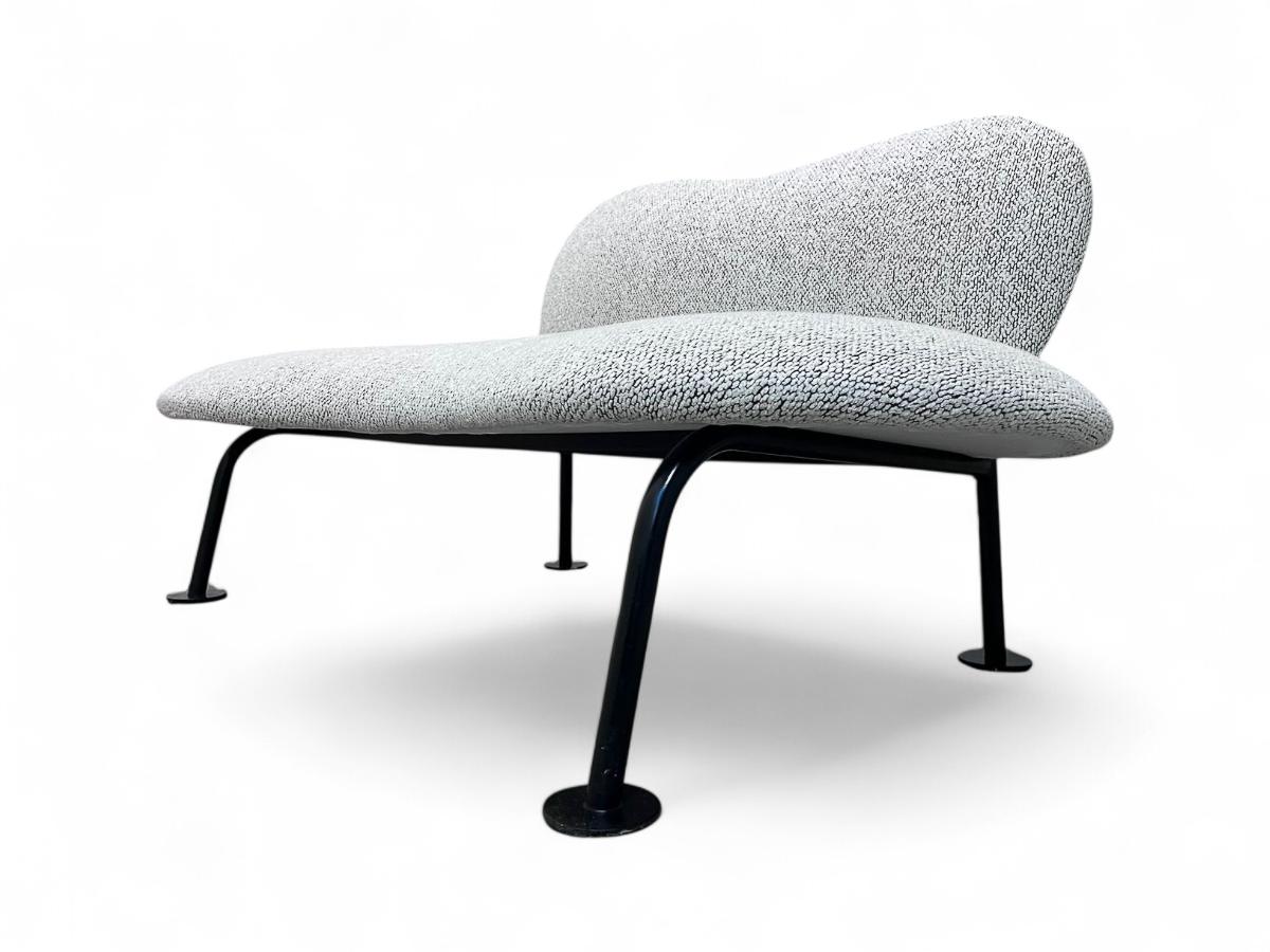 Loveseat Moderno Brasileño de Forma Orgánica en Hierro y Boucle Gris, c. 1950 en venta 2