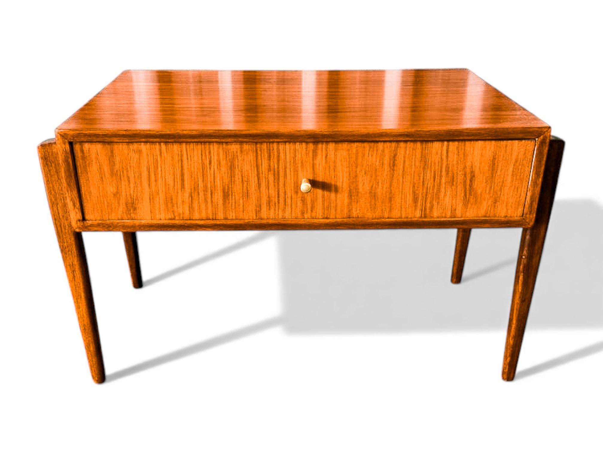 Tables de chevet modernes brésiliennes avec tiroir en bois de Caviuna, Inconnu, années 1950 en vente 3