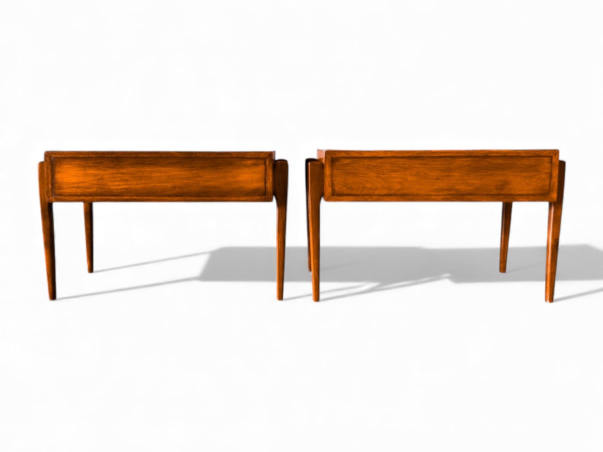 Tables de chevet modernes brésiliennes avec tiroir en bois de Caviuna, Inconnu, années 1950 en vente 4