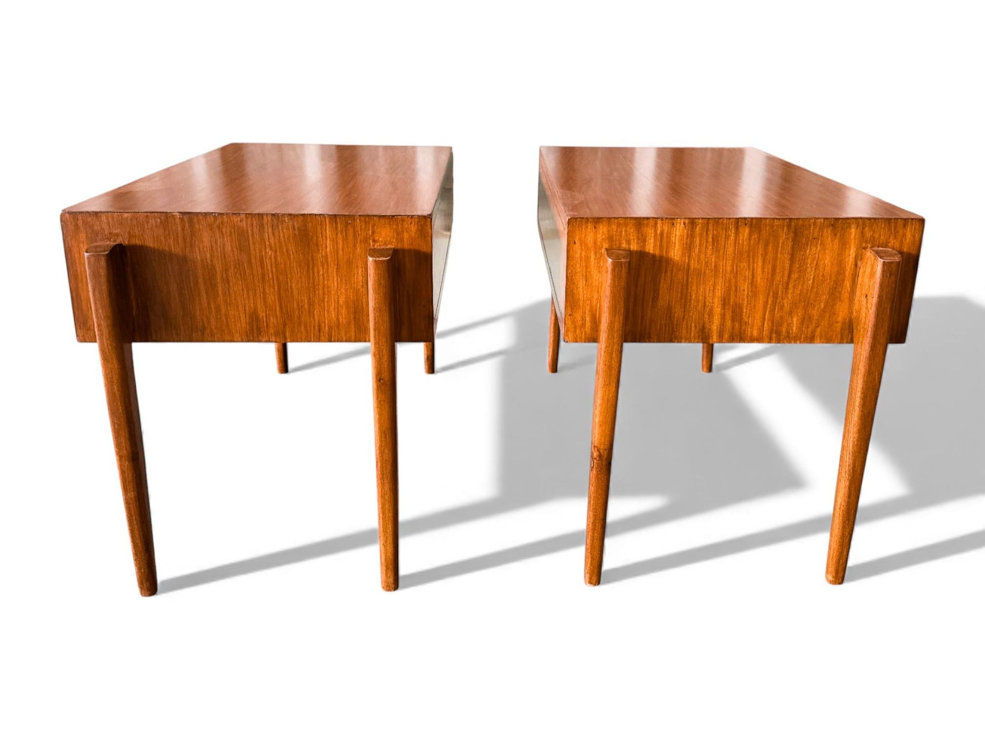 Tables de chevet modernes brésiliennes avec tiroir en bois de Caviuna, Inconnu, années 1950 en vente 6