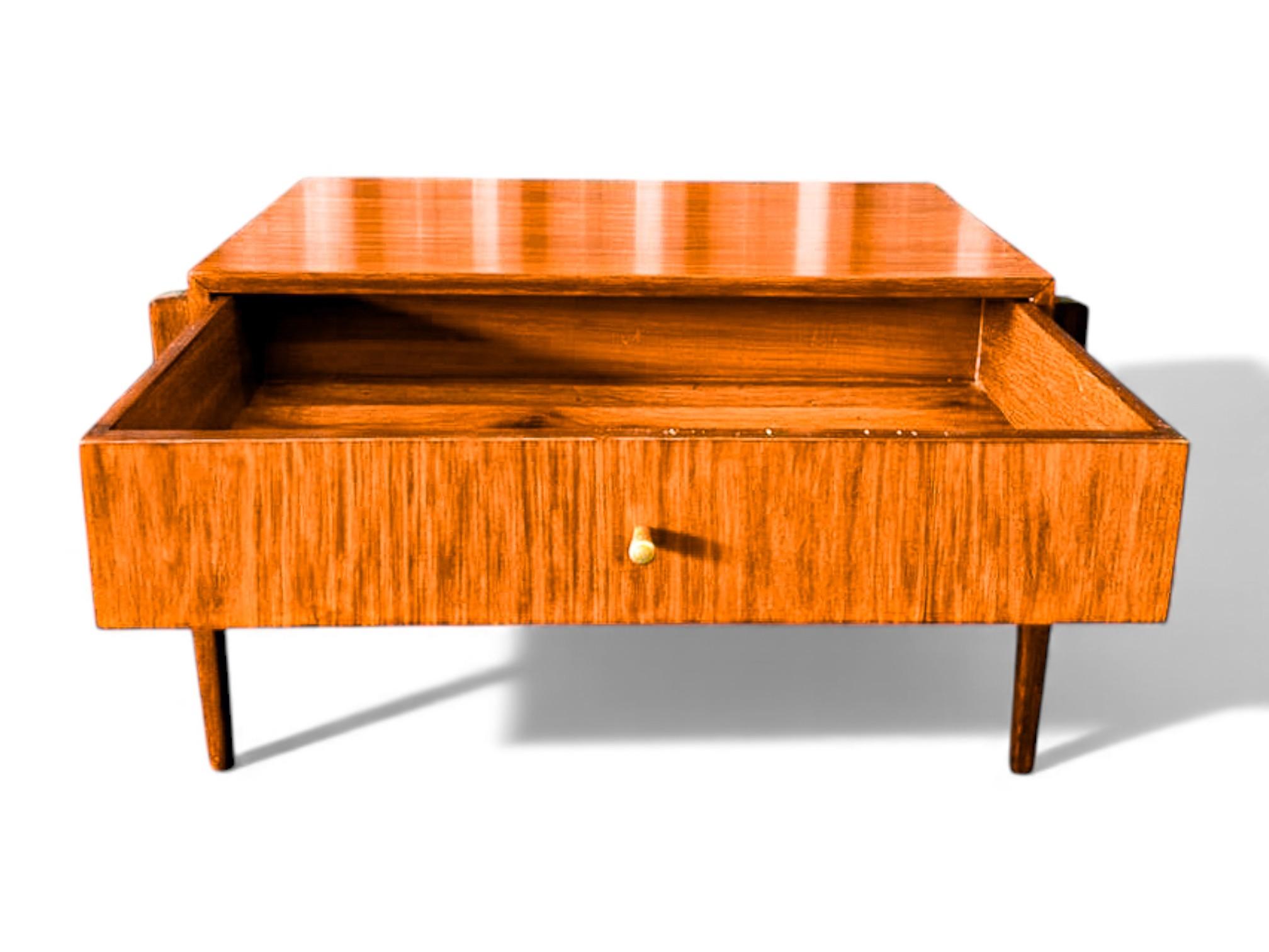 Tables de chevet modernes brésiliennes avec tiroir en bois de Caviuna, Inconnu, années 1950 en vente 9