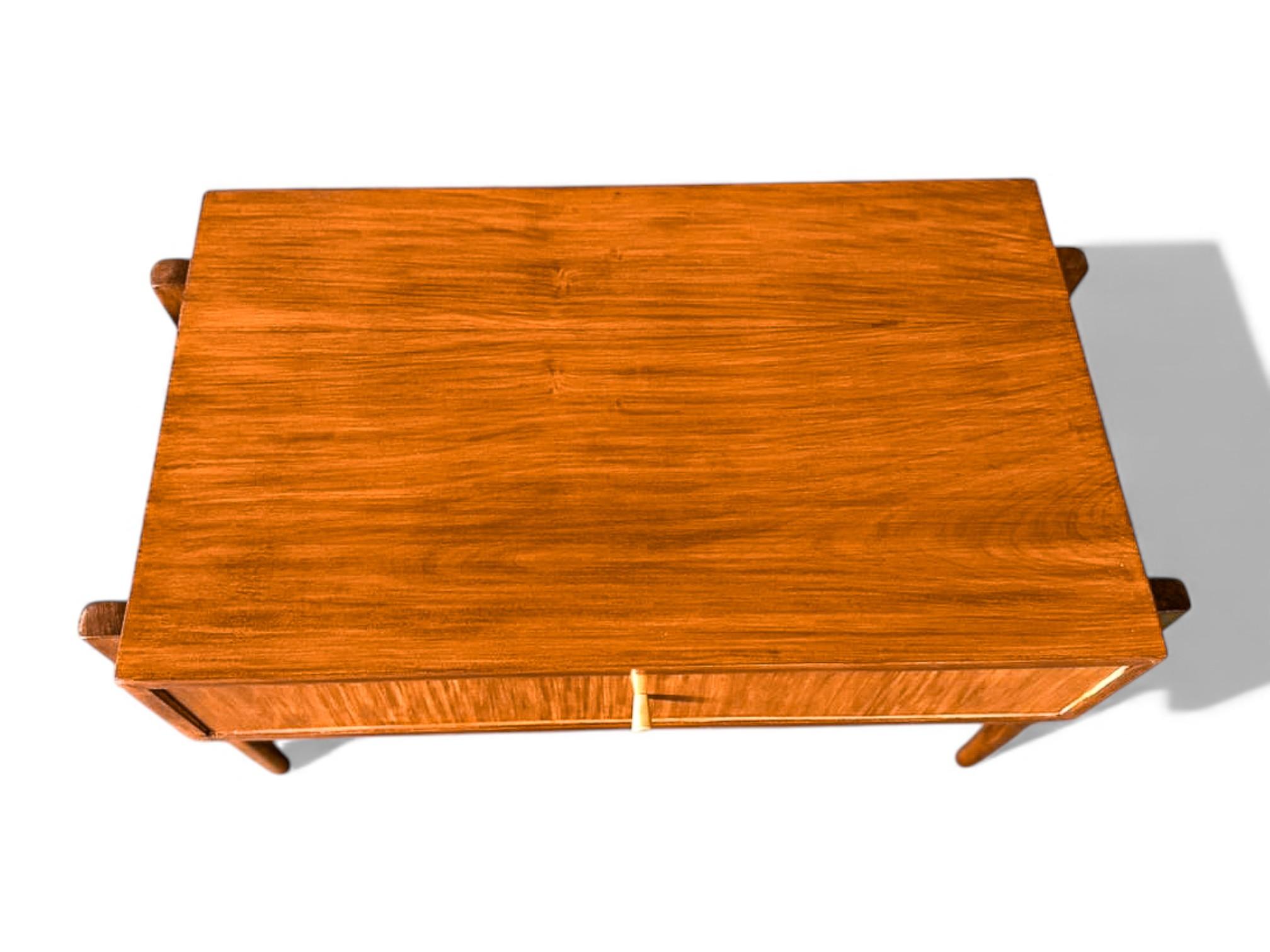 Tables de chevet modernes brésiliennes avec tiroir en bois de Caviuna, Inconnu, années 1950 en vente 11