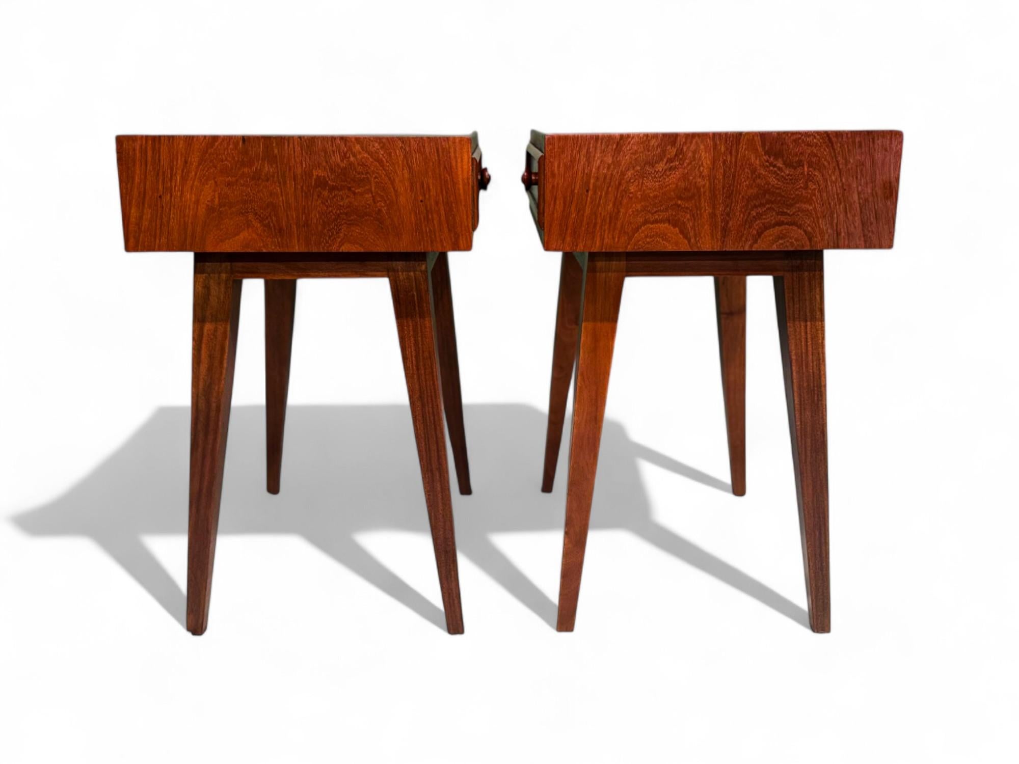 Tables de chevet modernes brésiliennes avec tiroir en bois dur, Tepperman, années 1950, Brésil en vente 1