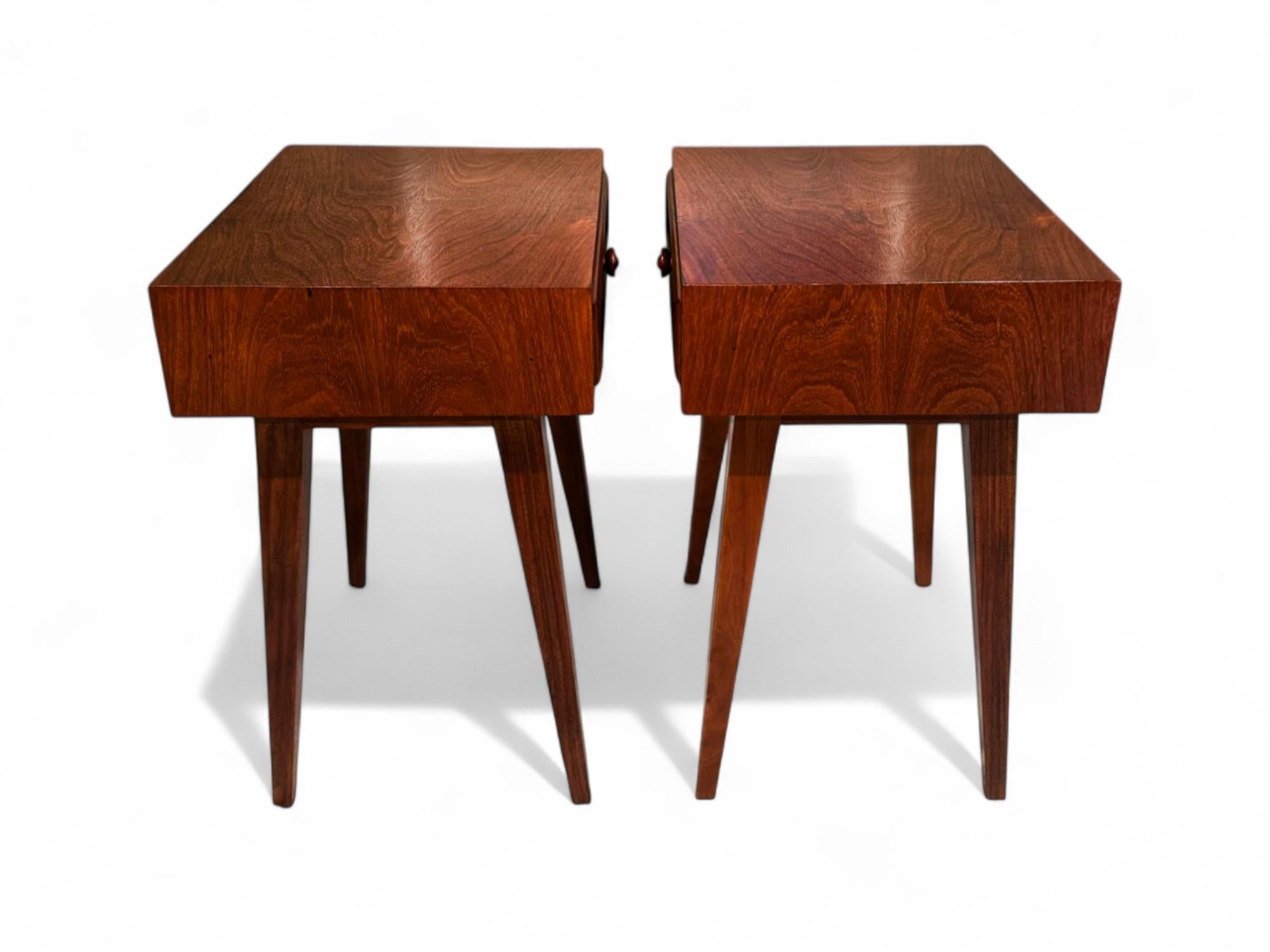 Tables de chevet modernes brésiliennes avec tiroir en bois dur, Tepperman, années 1950, Brésil en vente 2
