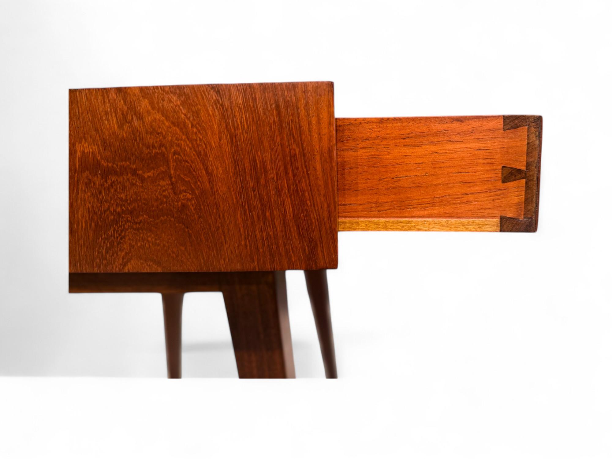Tables de chevet modernes brésiliennes avec tiroir en bois dur, Tepperman, années 1950, Brésil en vente 4