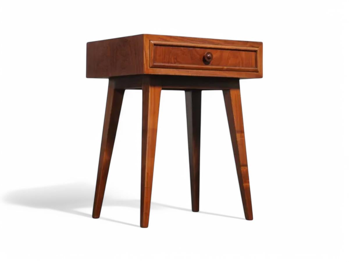 Mesillas de noche modernas brasileñas con cajón en madera dura, Tepperman, años 50, Brasil Tallado a mano
