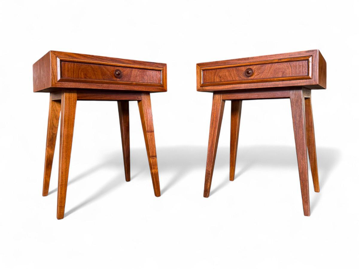 Comodini moderni brasiliani con cassetto in legno duro, Tepperman, anni '50, Brasile In condizioni buone in vendita a New York, NY