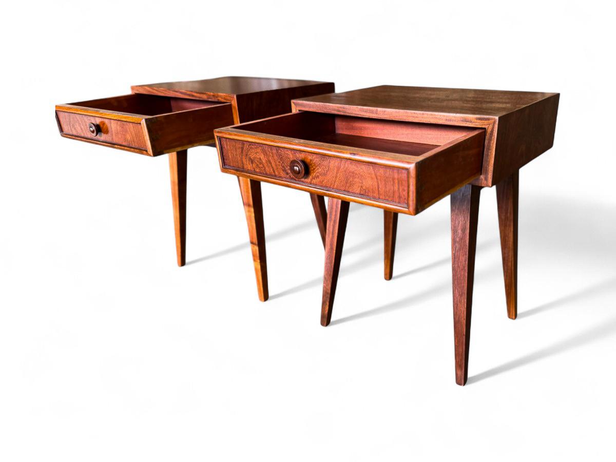 Legno massiccio Comodini moderni brasiliani con cassetto in legno duro, Tepperman, anni '50, Brasile in vendita
