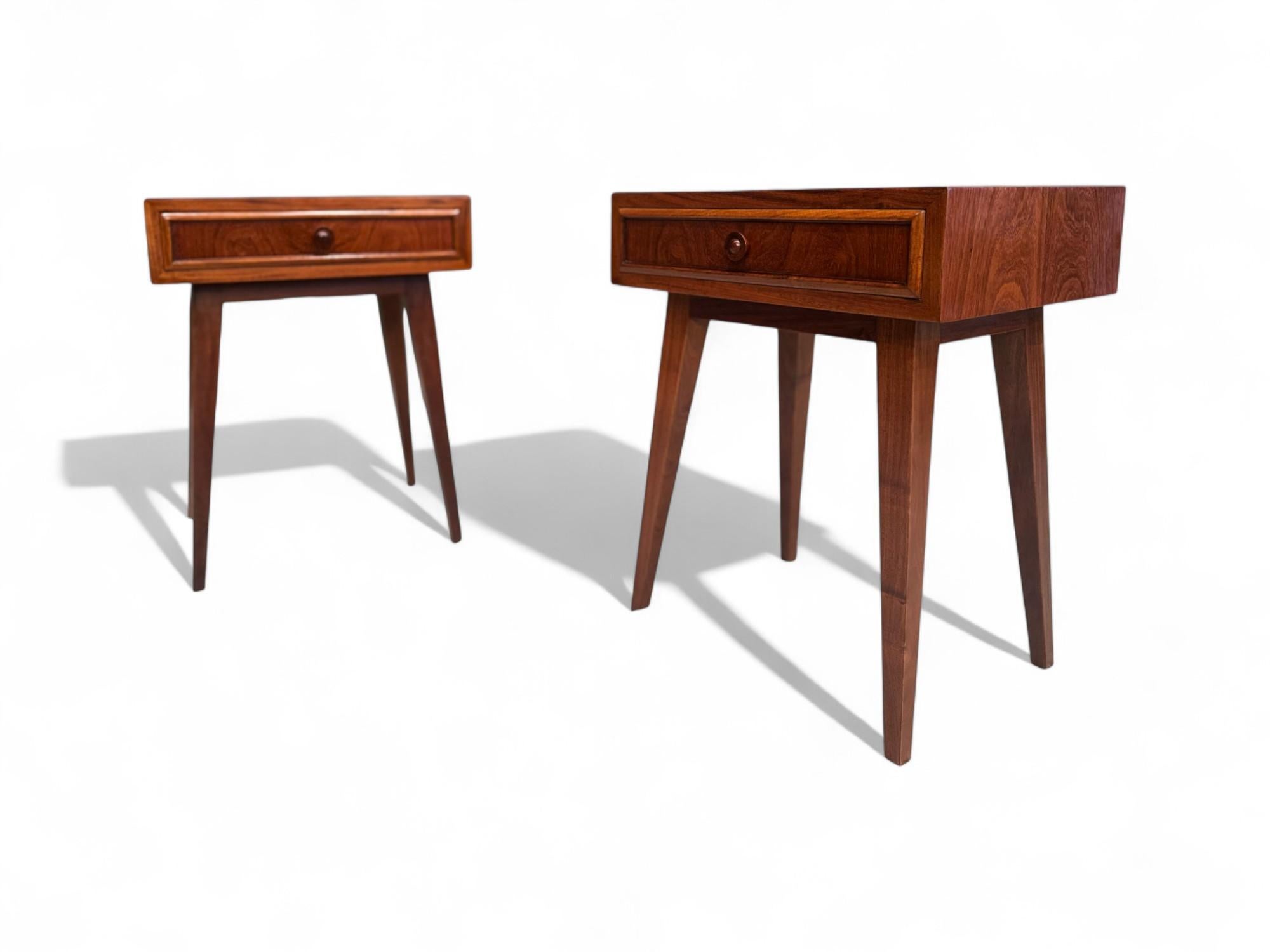 Tables de chevet modernes brésiliennes avec tiroir en bois dur, Tepperman, années 1950, Brésil Bon état - En vente à New York, NY