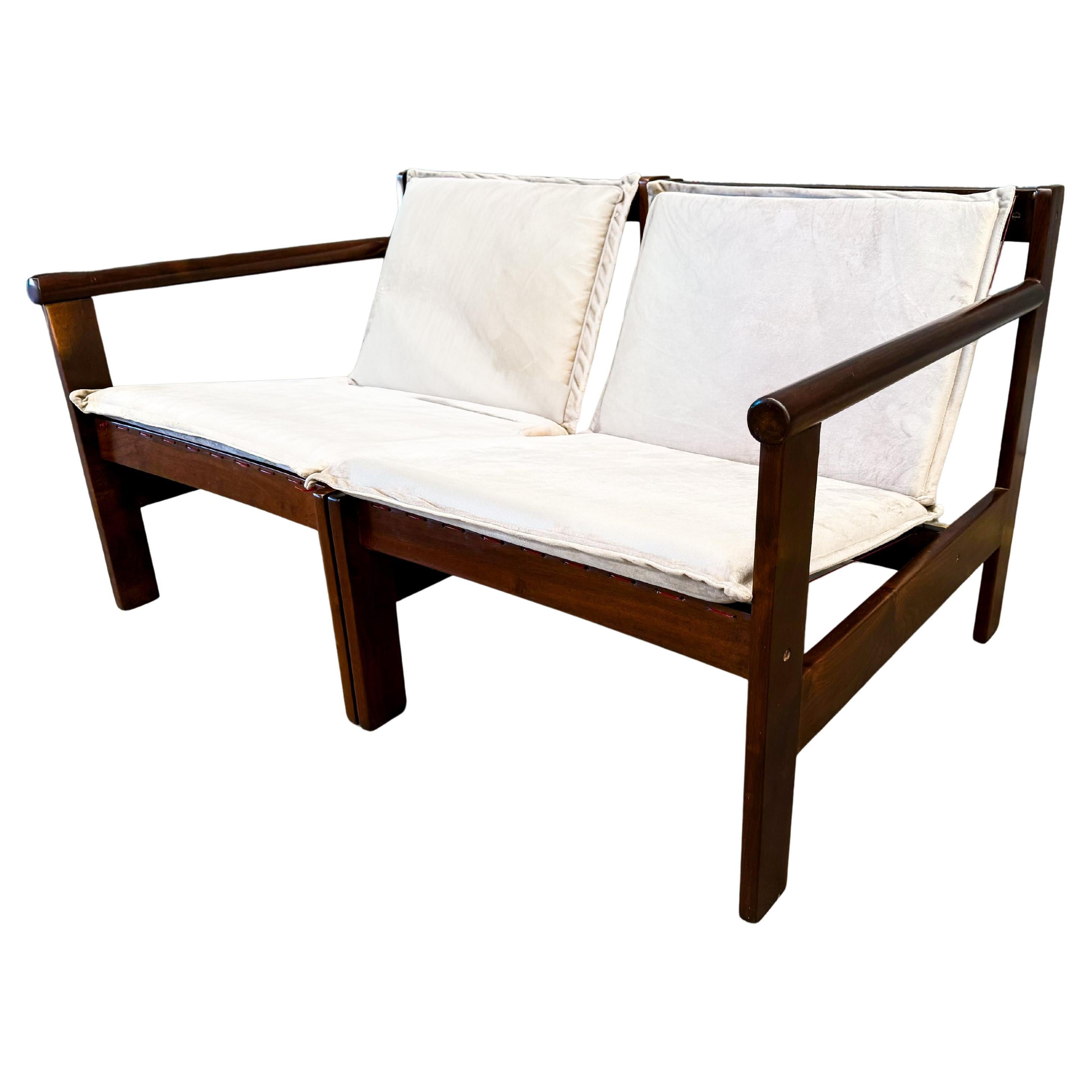 Loveseat moderno brasileño "Ouro Preto" de Imbuia, Michel Arnoult, años 60