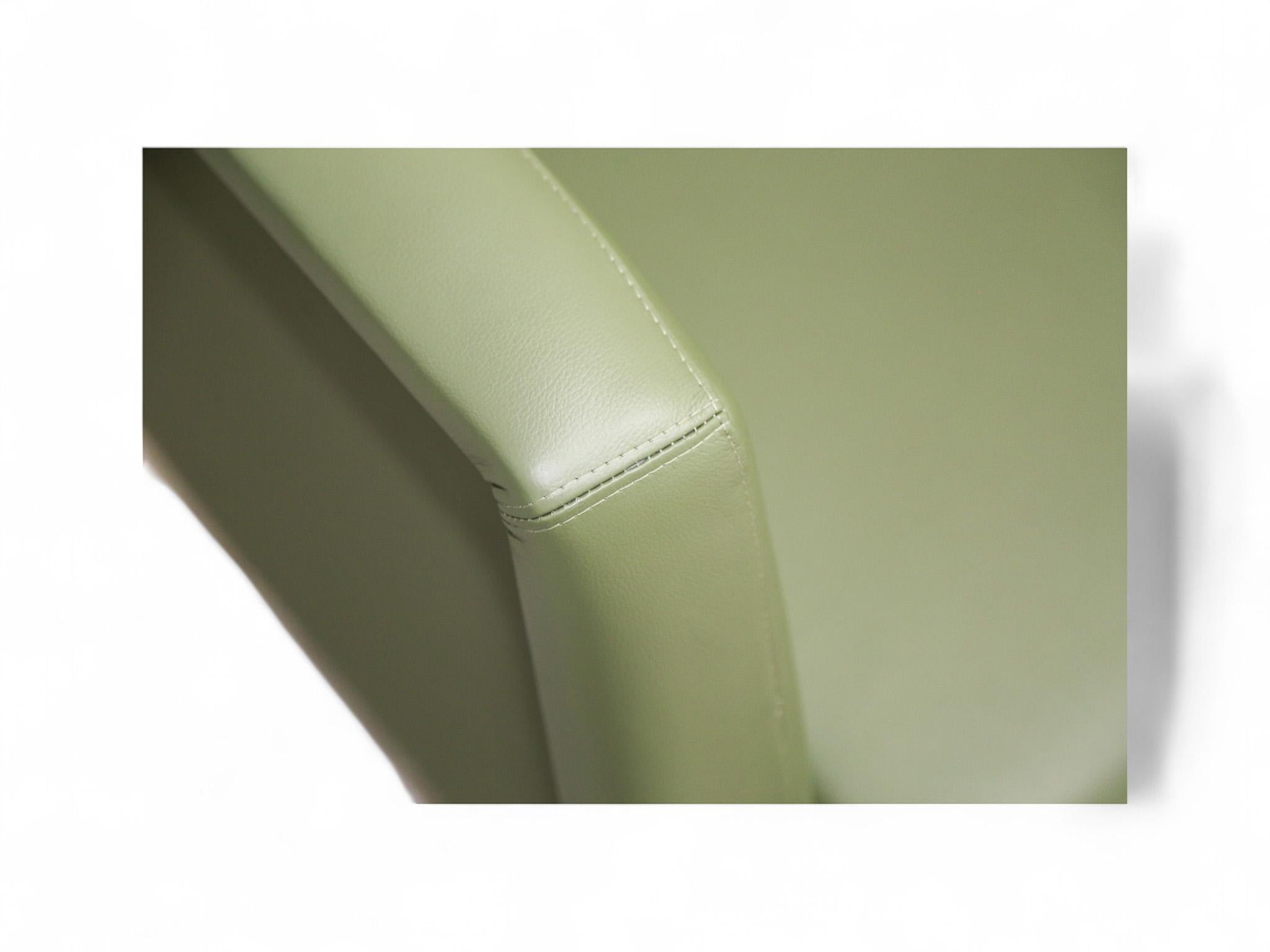 Brazilian Modern Pair of Armchairs in Green Leather, Geraldo de Barros, c. 1970s For Sale 2