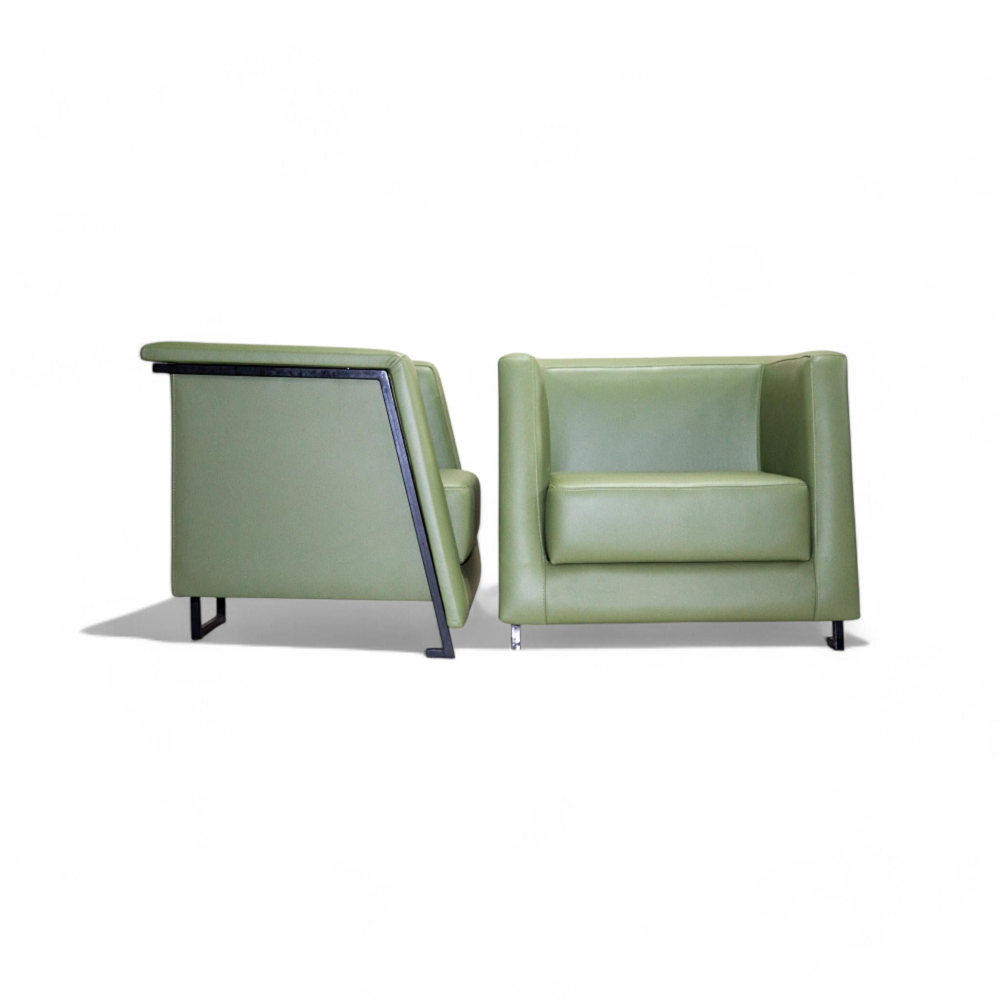 Brazilian Modern Pair of Armchairs in Green Leather, Geraldo de Barros, c. 1970s In Good Condition For Sale In New York, NY
