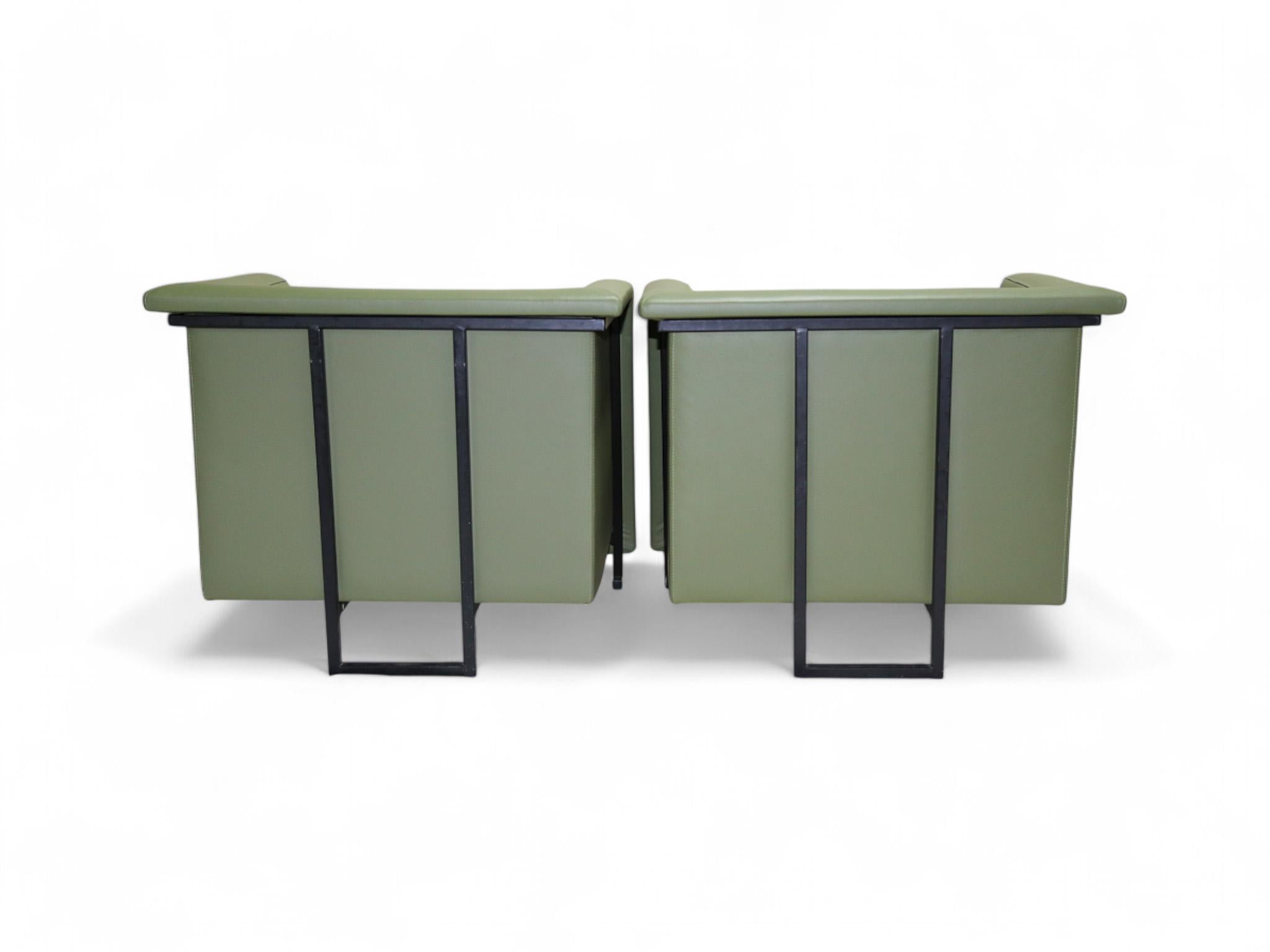 Metal Brazilian Modern Pair of Armchairs in Green Leather, Geraldo de Barros, c. 1970s For Sale