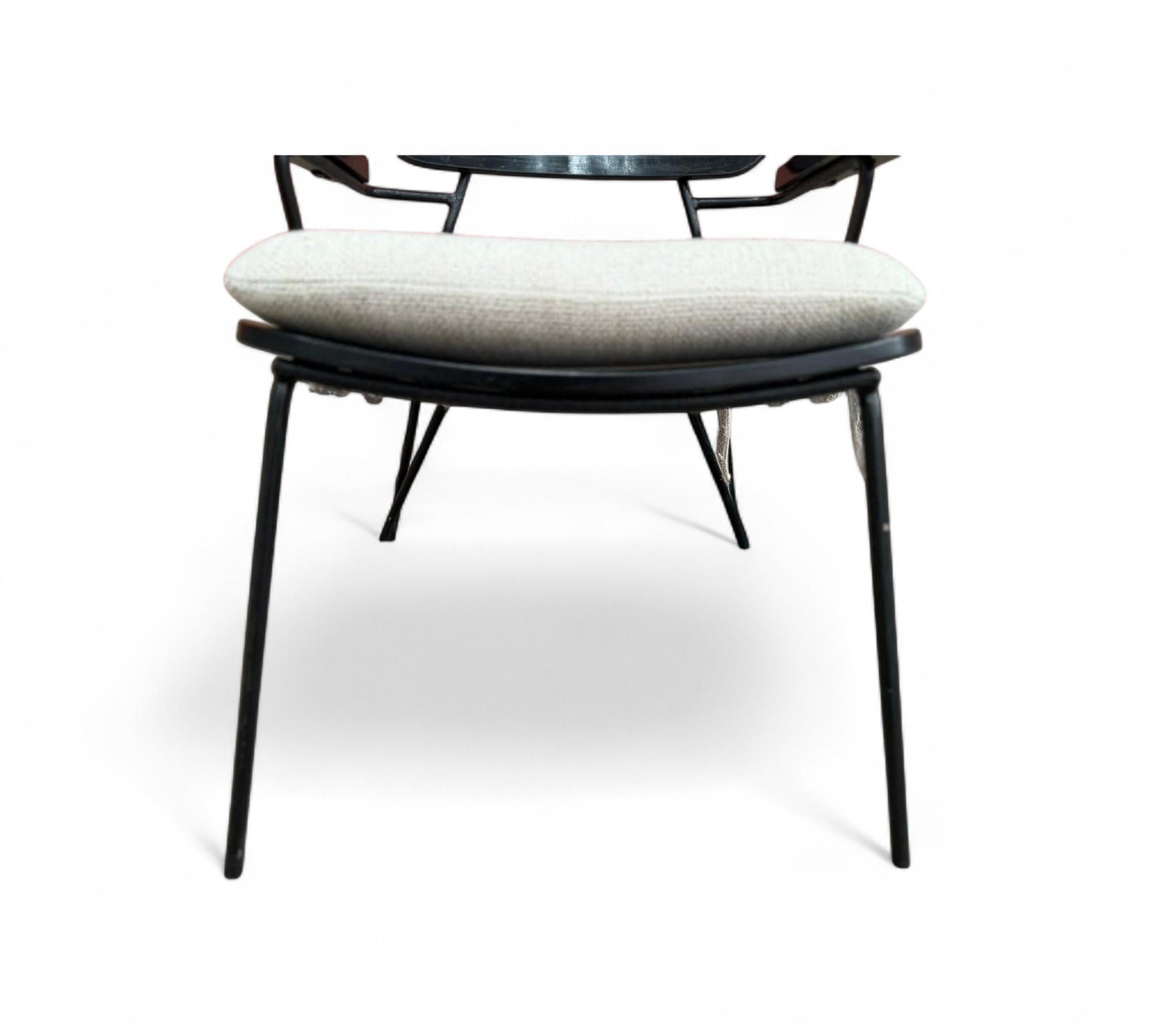 Paire de fauteuils modernes brésiliens en métal, Wood Wood et coussin, Carlo Hauner, années 1950 en vente 8