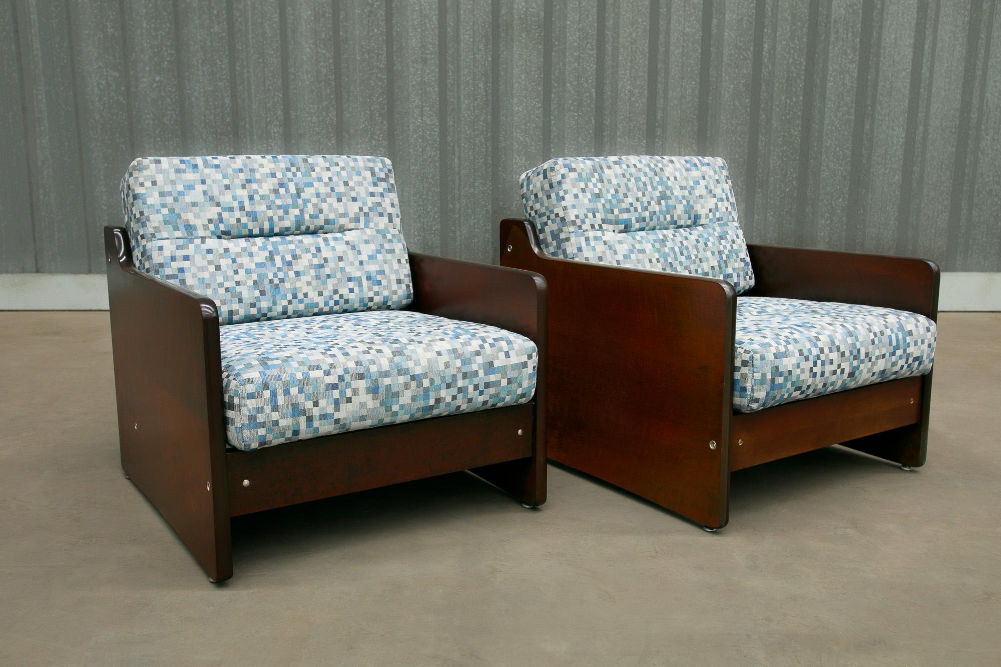 Brazilian Modern Pair of Armchairs in Wood & Fabric, Geraldo de Barros, 1970s In Good Condition For Sale In New York, NY