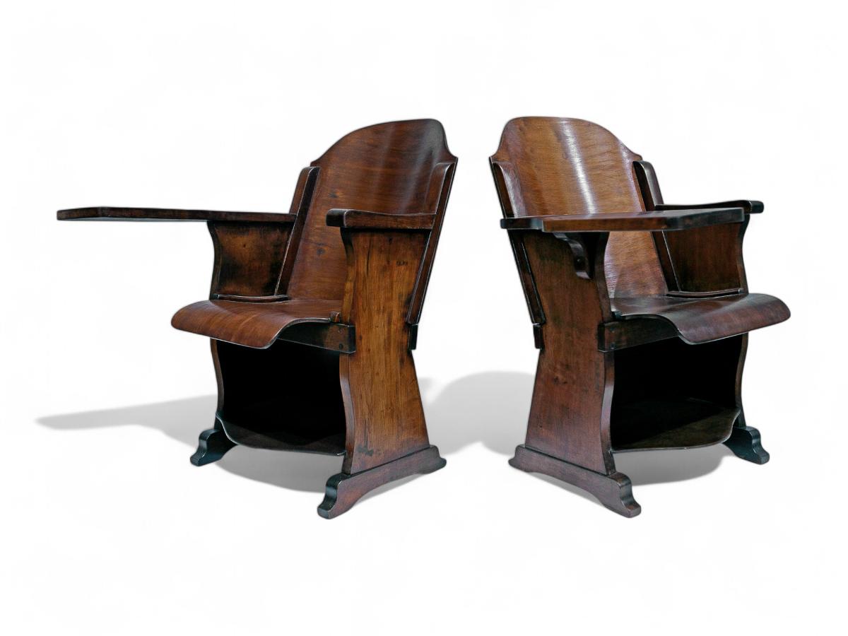 20ième siècle Paire de fauteuils d'auditorium modernes brésiliens en bentwood, A.I.Cimo, c. 1950s en vente