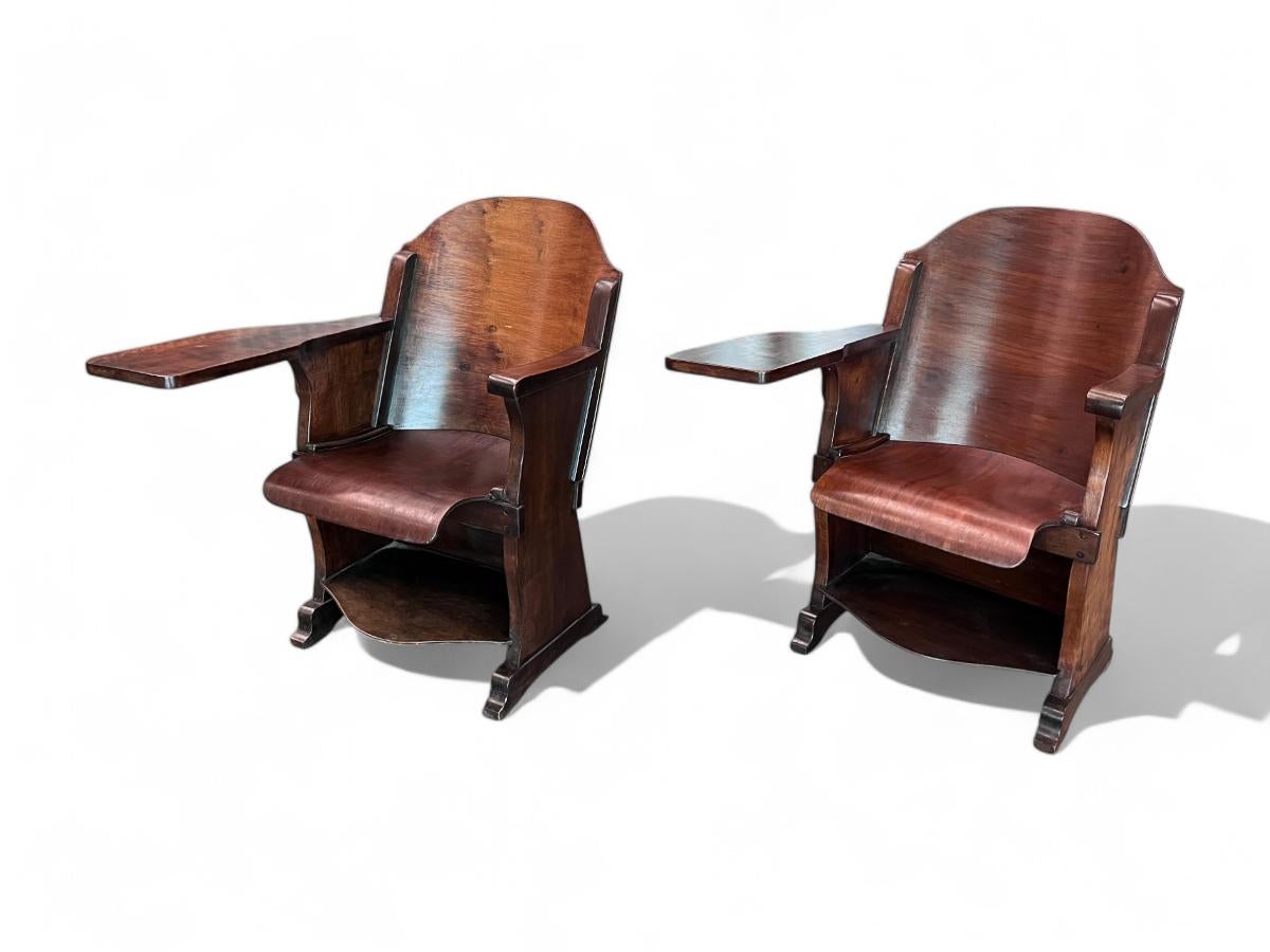 Brésilien Paire de fauteuils d'auditorium modernes brésiliens en bentwood, A.I.Cimo, c. 1950s en vente