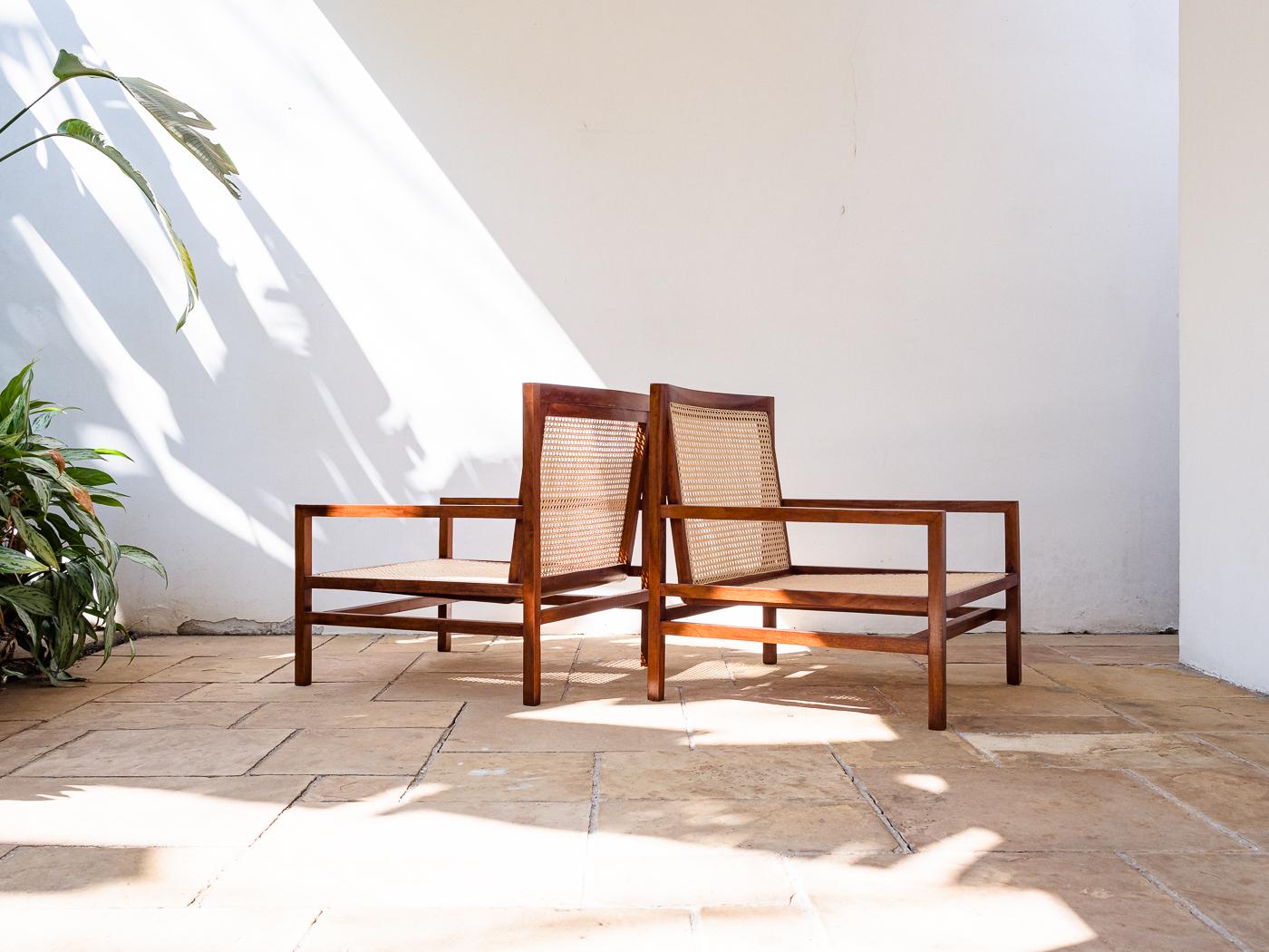 Brazilian Modern Pair of Cane Lounge Chairs by Joaquim Tenreiro, Early 1960s 5