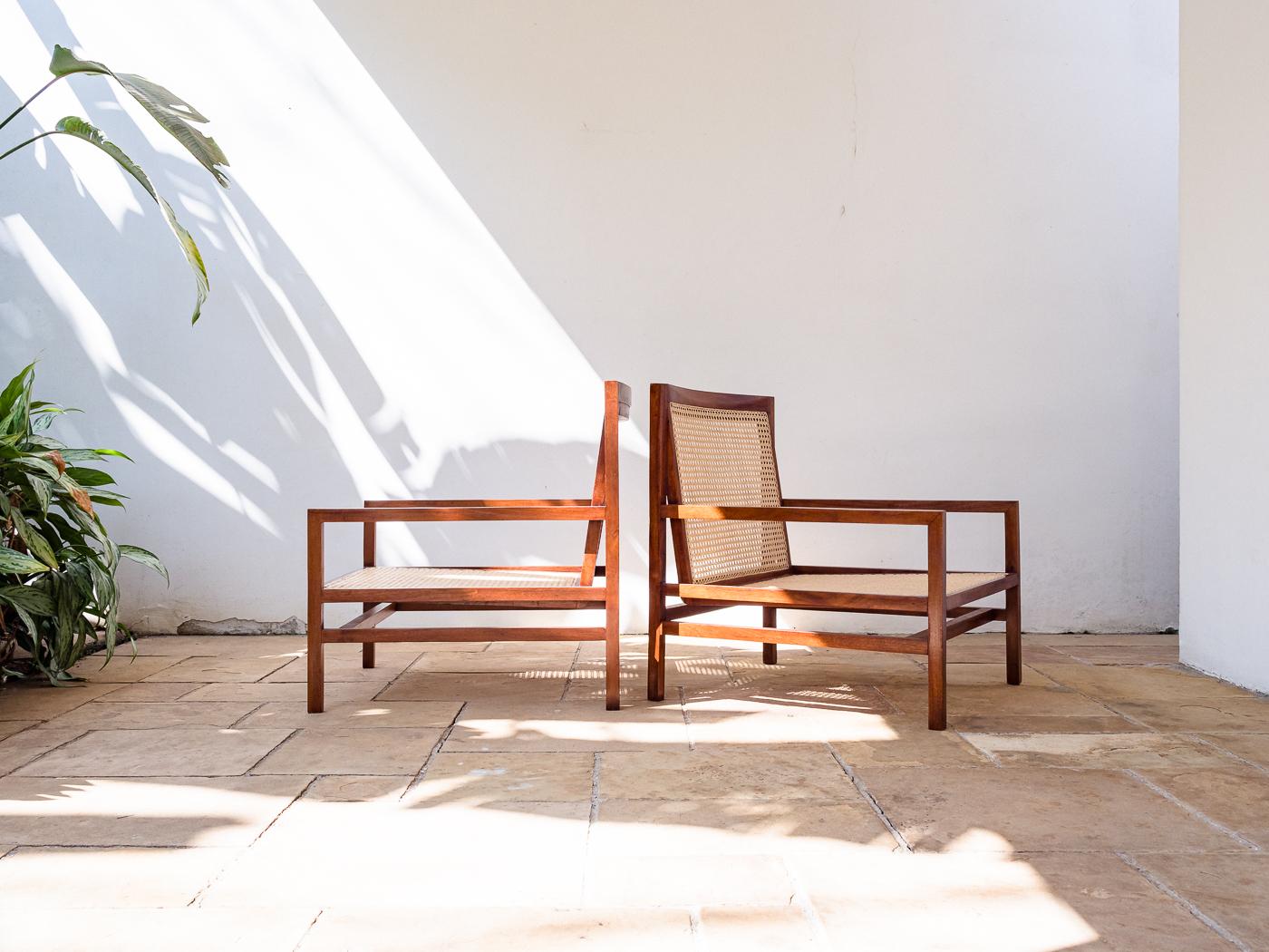 Brazilian Modern Pair of Cane Lounge Chairs by Joaquim Tenreiro, Early 1960s 2