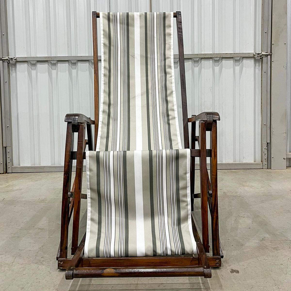 Paire de chaises longues modernes brésiliennes en bois dur et tissu par Lucio Costa 1950 en vente 5