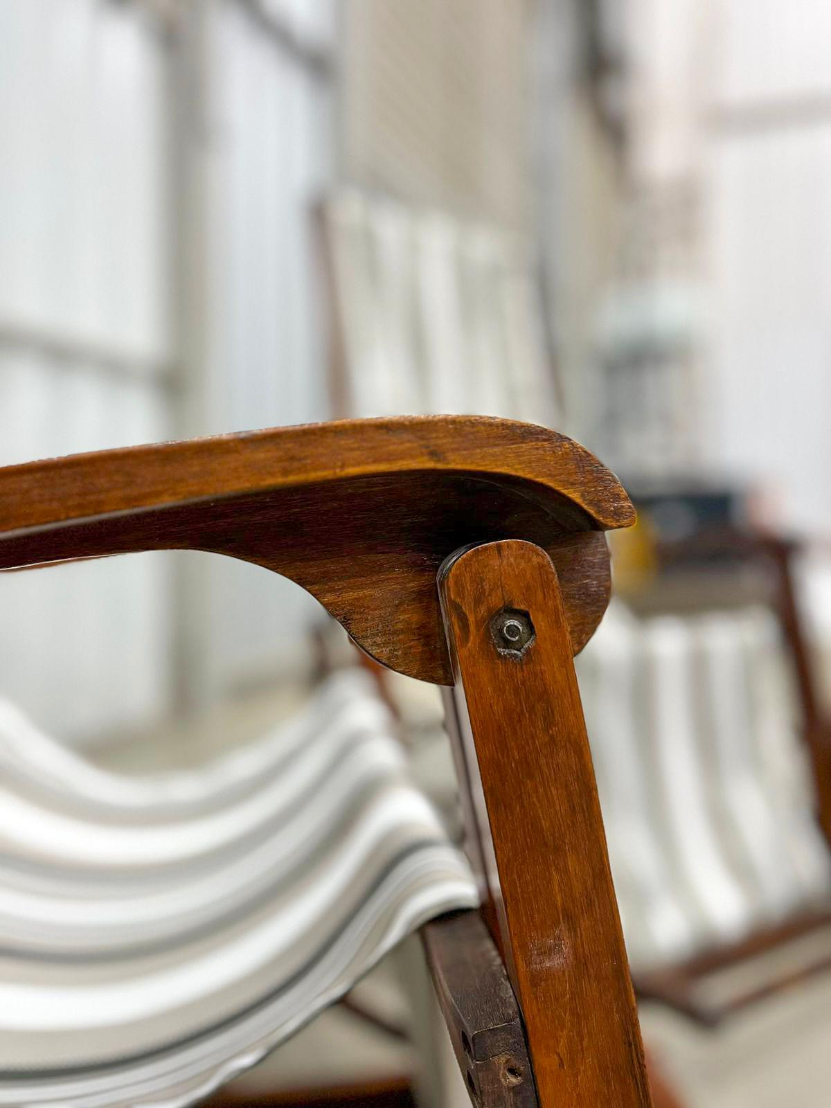 Paire de chaises longues modernes brésiliennes en bois dur et tissu par Lucio Costa 1950 en vente 8