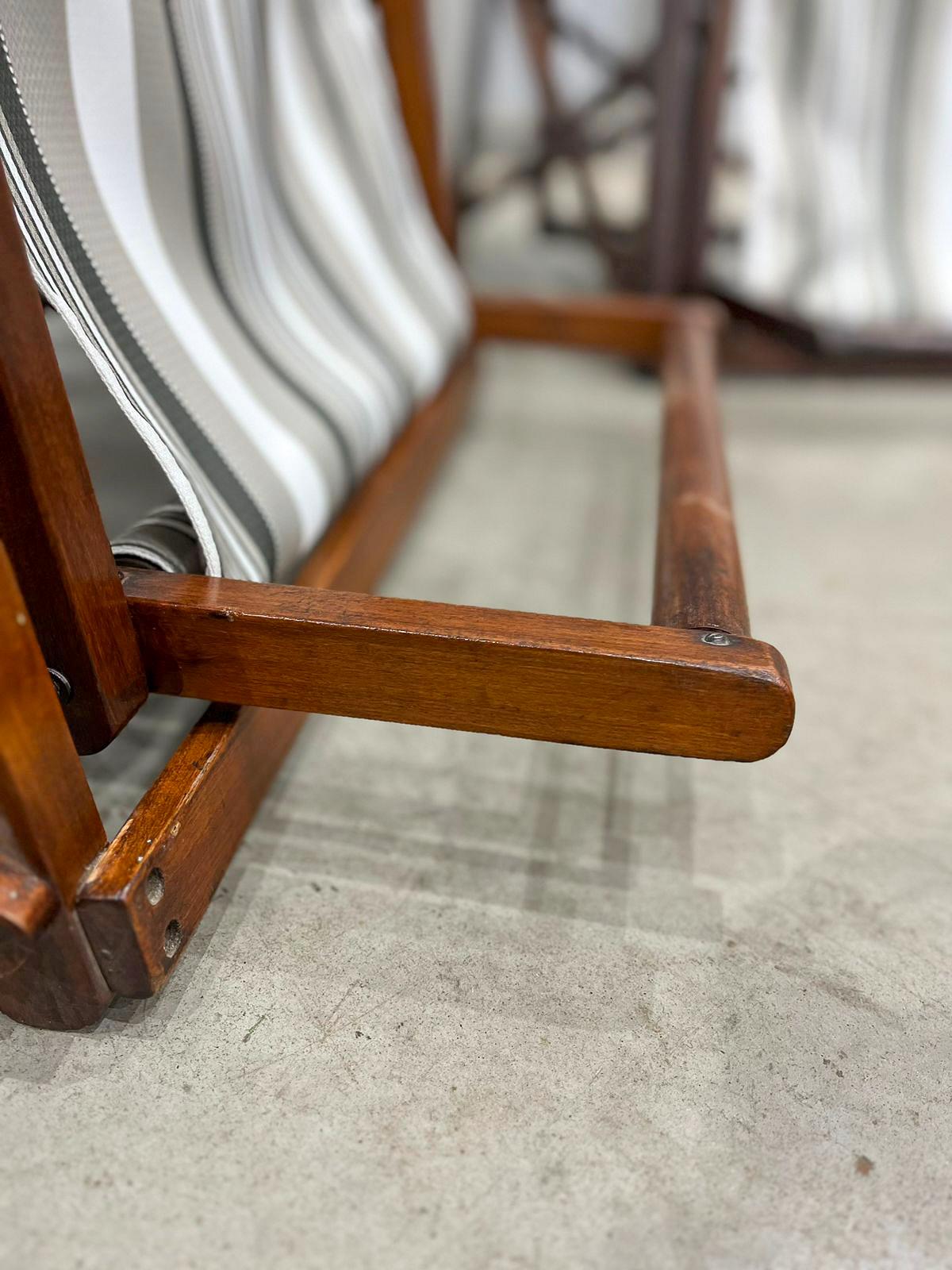 Paire de chaises longues modernes brésiliennes en bois dur et tissu par Lucio Costa 1950 en vente 9