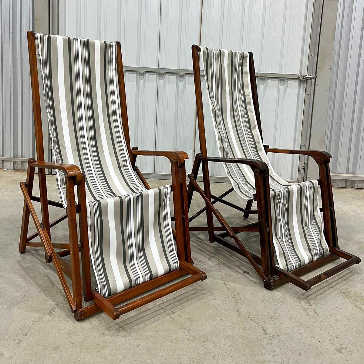 Disponible dès aujourd'hui, avec livraison nationale dans la région métropolitaine de New York incluse, cet ensemble moderne brésilien de chaises longues en bois dur et tissu par Lucio Costa 1950 n'est rien de moins que magnifique !  

Ces chaises
