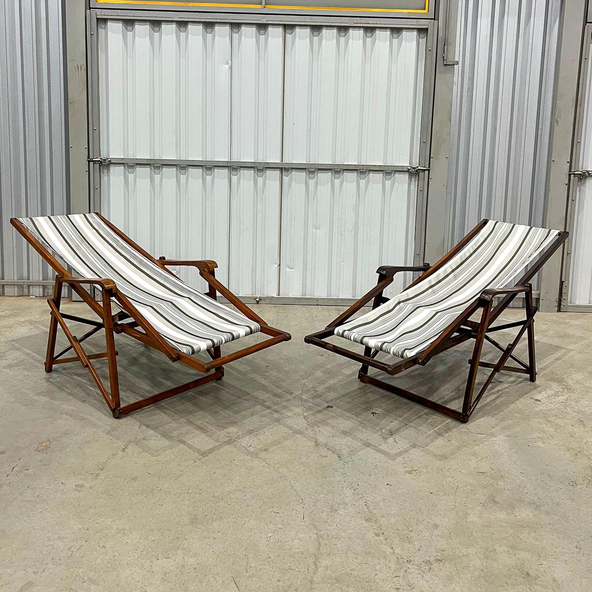 Mid-Century Modern Paire de chaises longues modernes brésiliennes en bois dur et tissu par Lucio Costa 1950 en vente