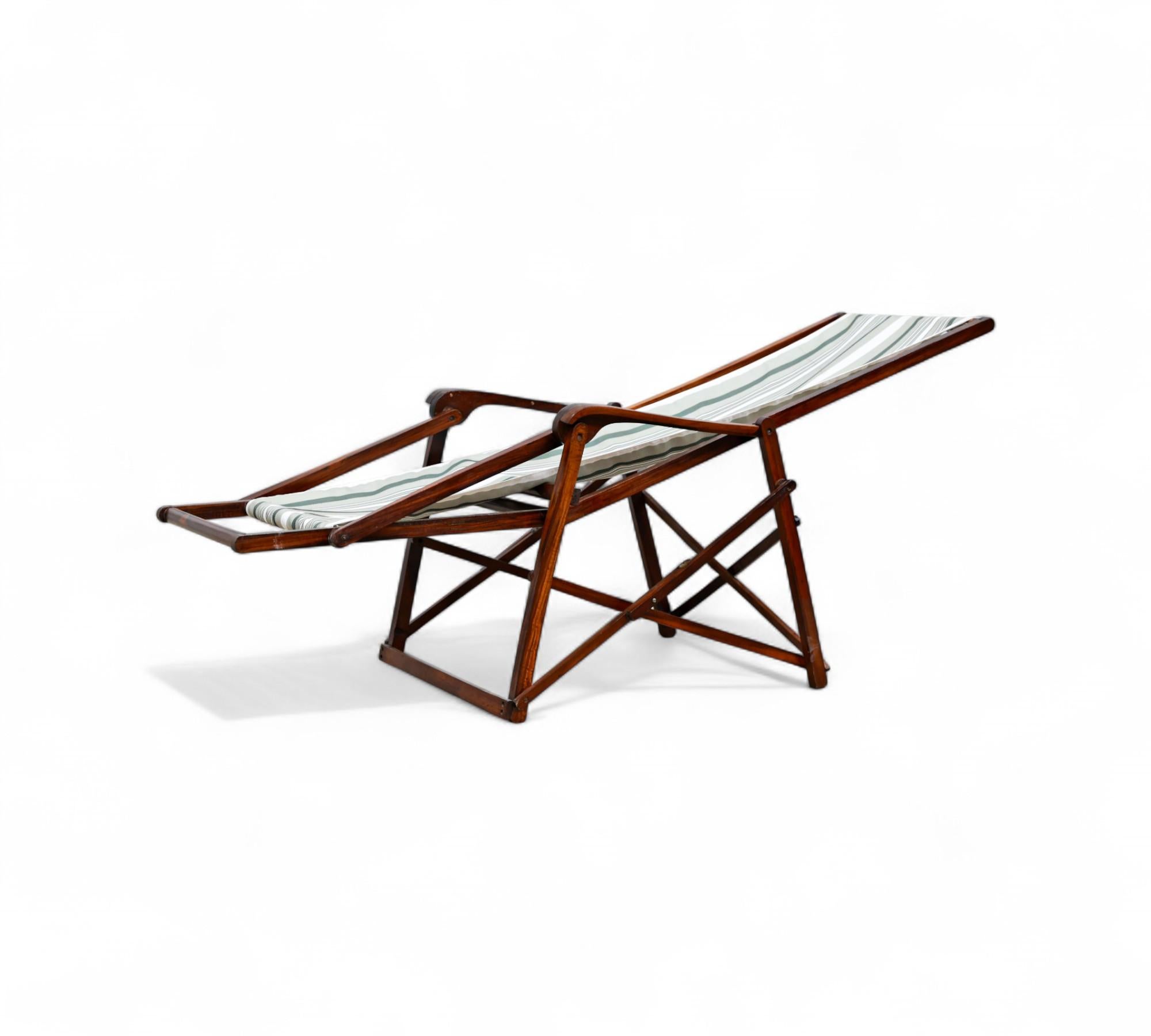 Brazilian Modern Pair of Chaise Lounges in Hardwood & Fabric by Lucio Costa 1950 In Good Condition For Sale In New York, NY