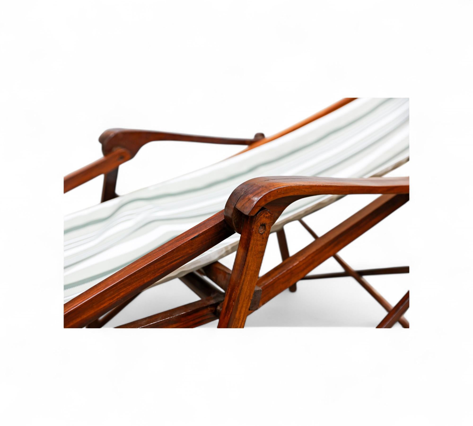 20th Century Brazilian Modern Pair of Chaise Lounges in Hardwood & Fabric by Lucio Costa 1950 For Sale