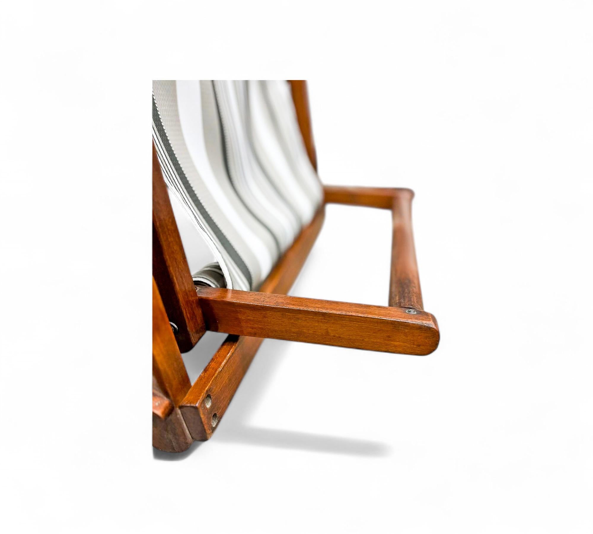Brazilian Modern Pair of Chaise Lounges in Hardwood & Fabric by Lucio Costa 1950 For Sale 3