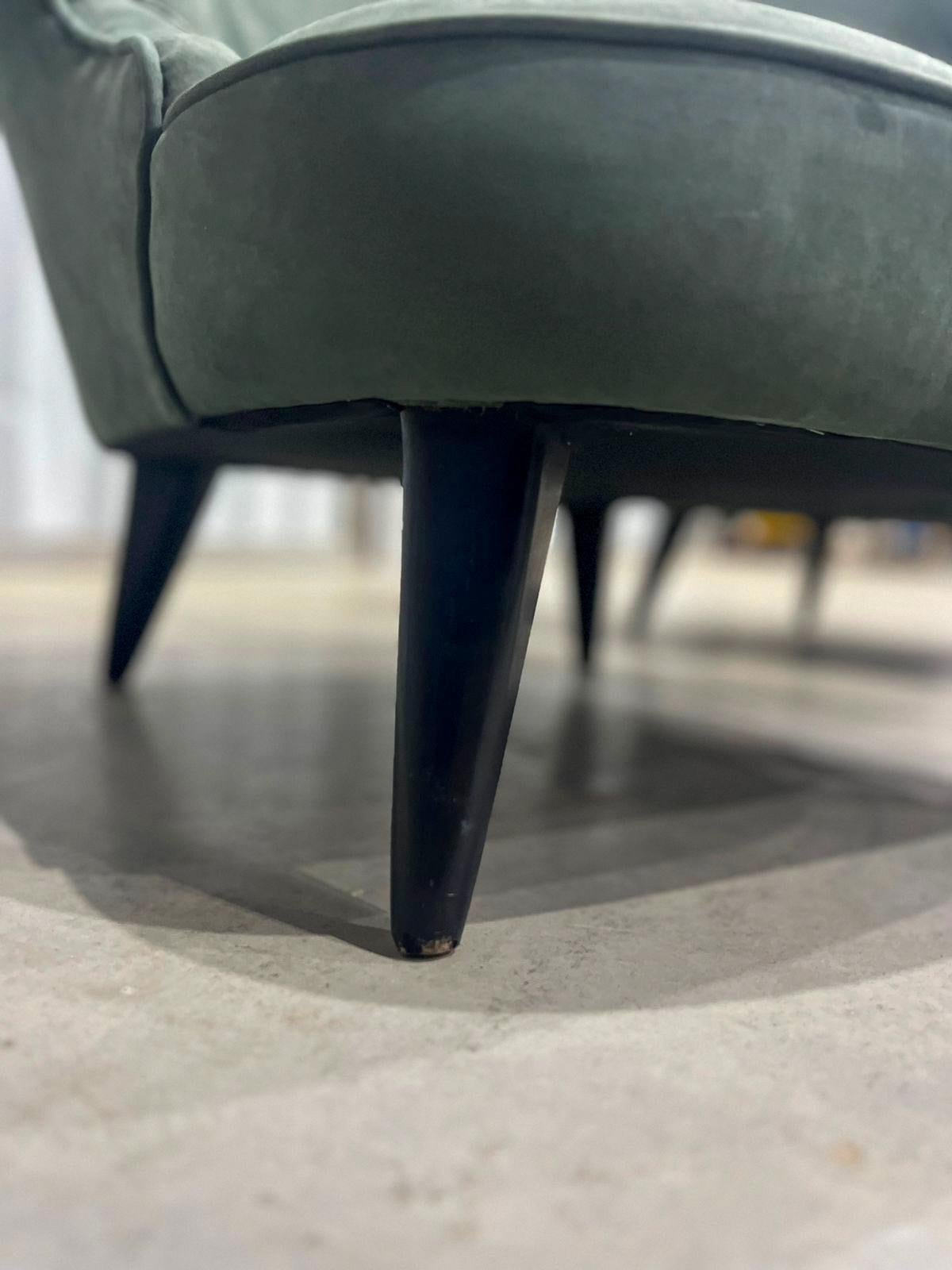 Brazilian Modern Pair of Concha Armchairs in Green Suede, Joaquim Tenreiro, 1960 For Sale 4
